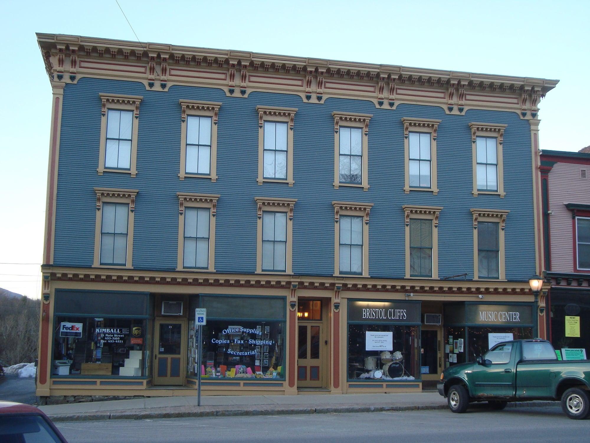 Vista Exterior Bristol Suites