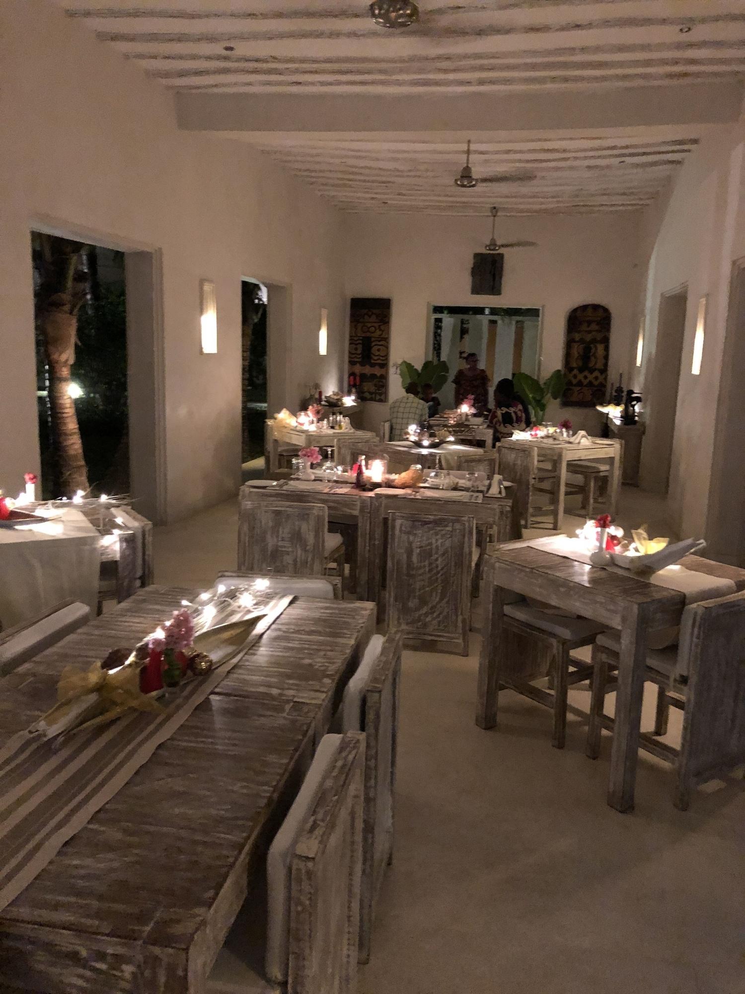 Restaurant The Villa Luxury Suites Hotel