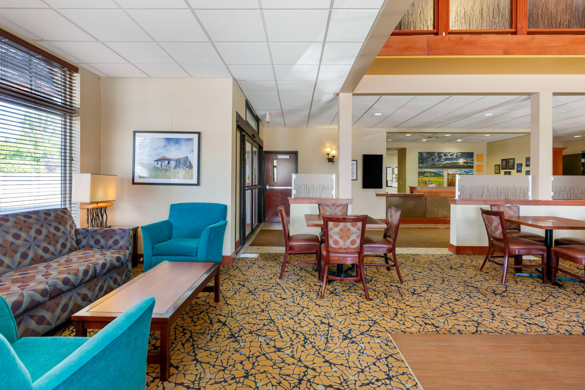 Vista Lobby Best Western Golden Prairie Inn & Suites