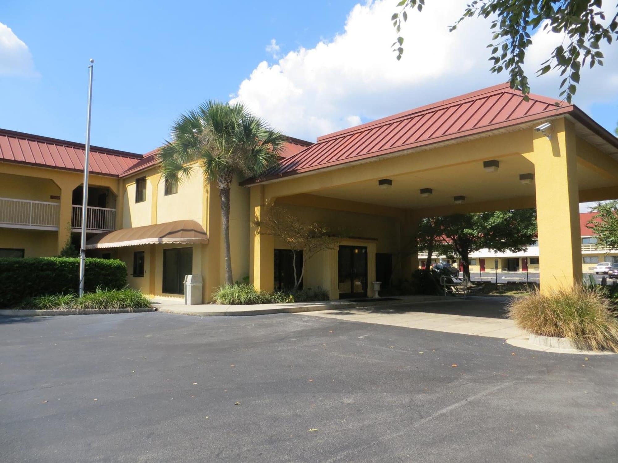 Vista Exterior Fairview Inn and Suites