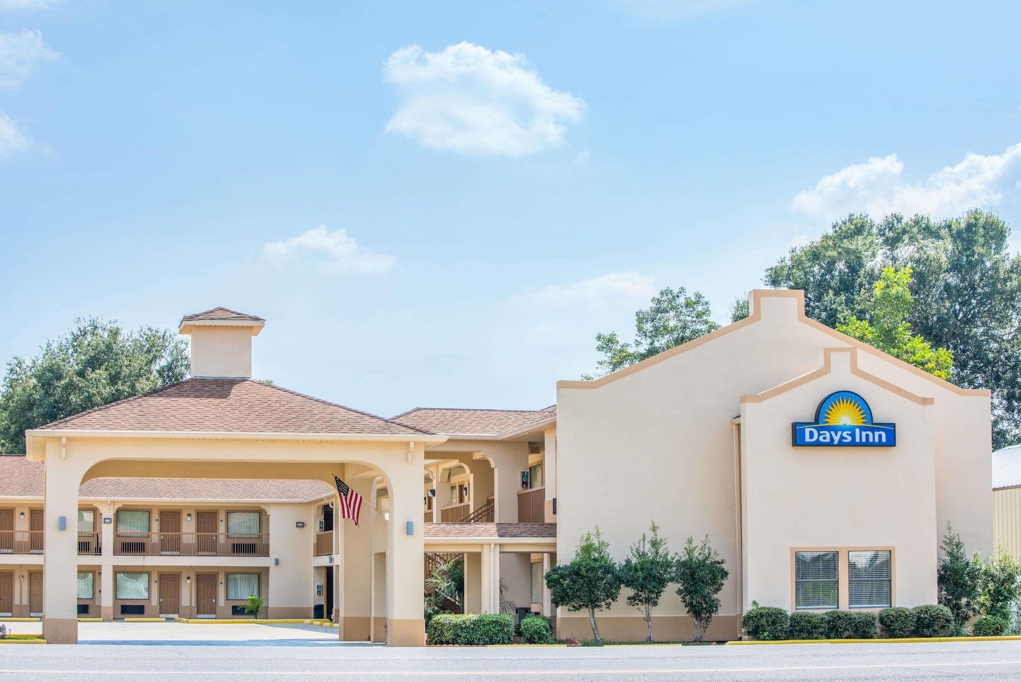 Vista Exterior Days Inn by Wyndham Abbeville