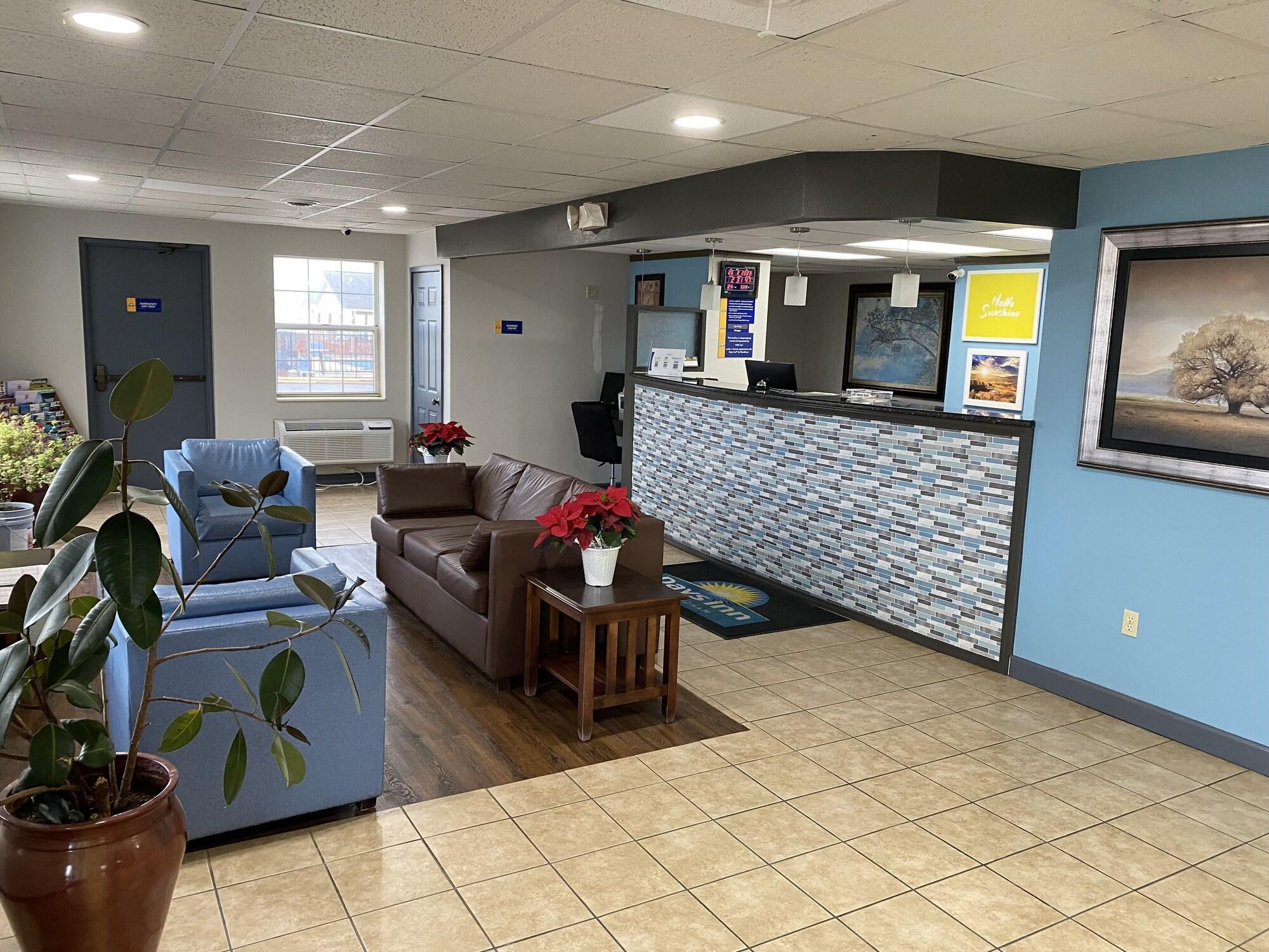 Vista Lobby Days Inn by Wyndham Perryville
