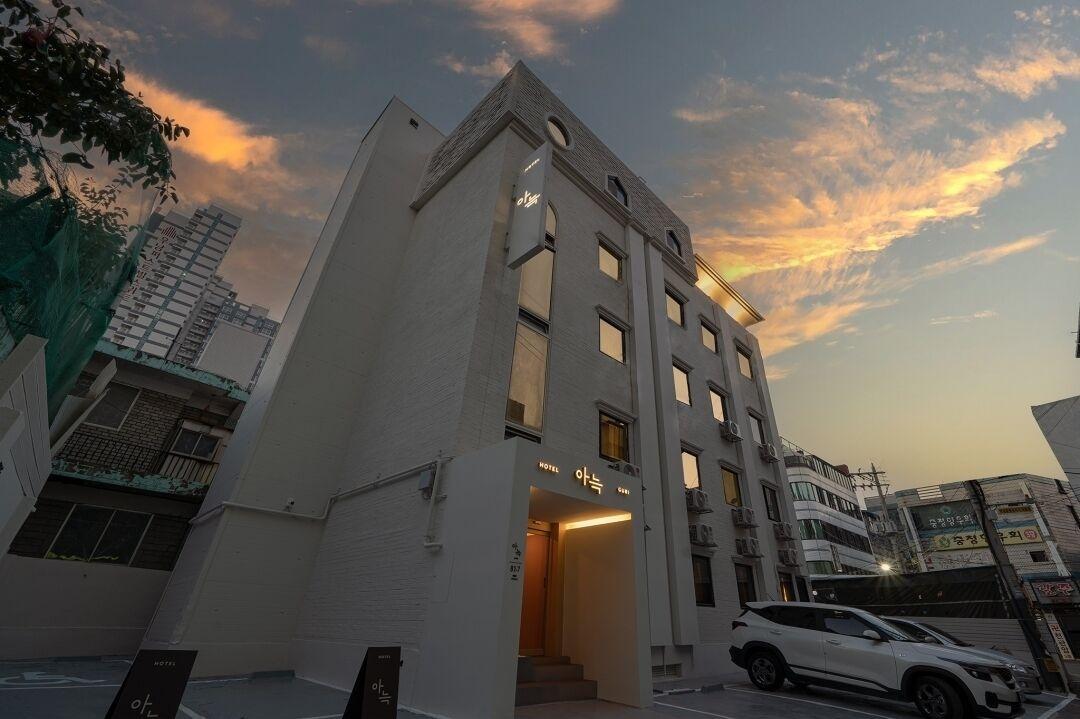 Varios Anook Hotel Guri