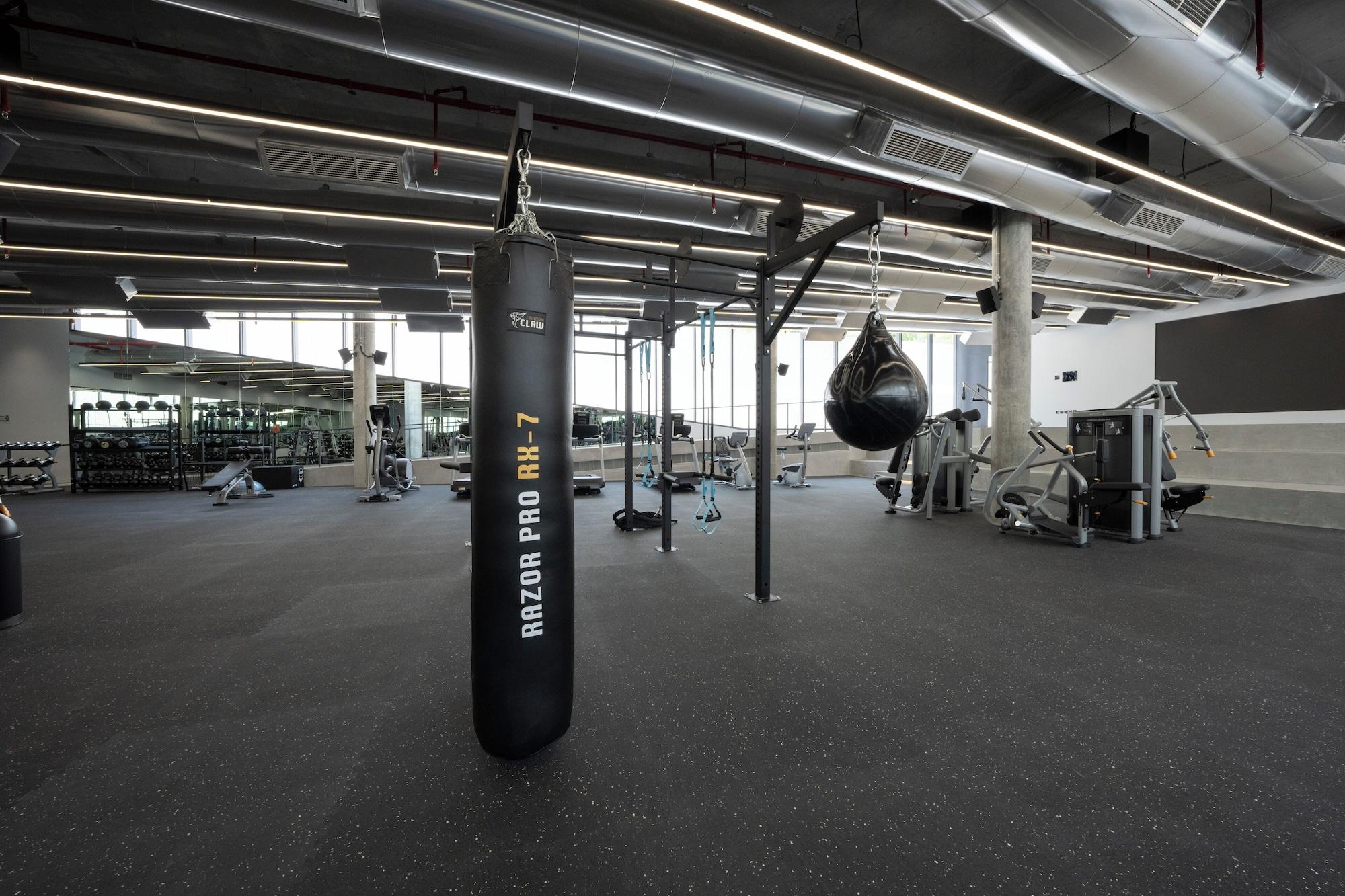 Gimnasio Nest Hotel, Aljada