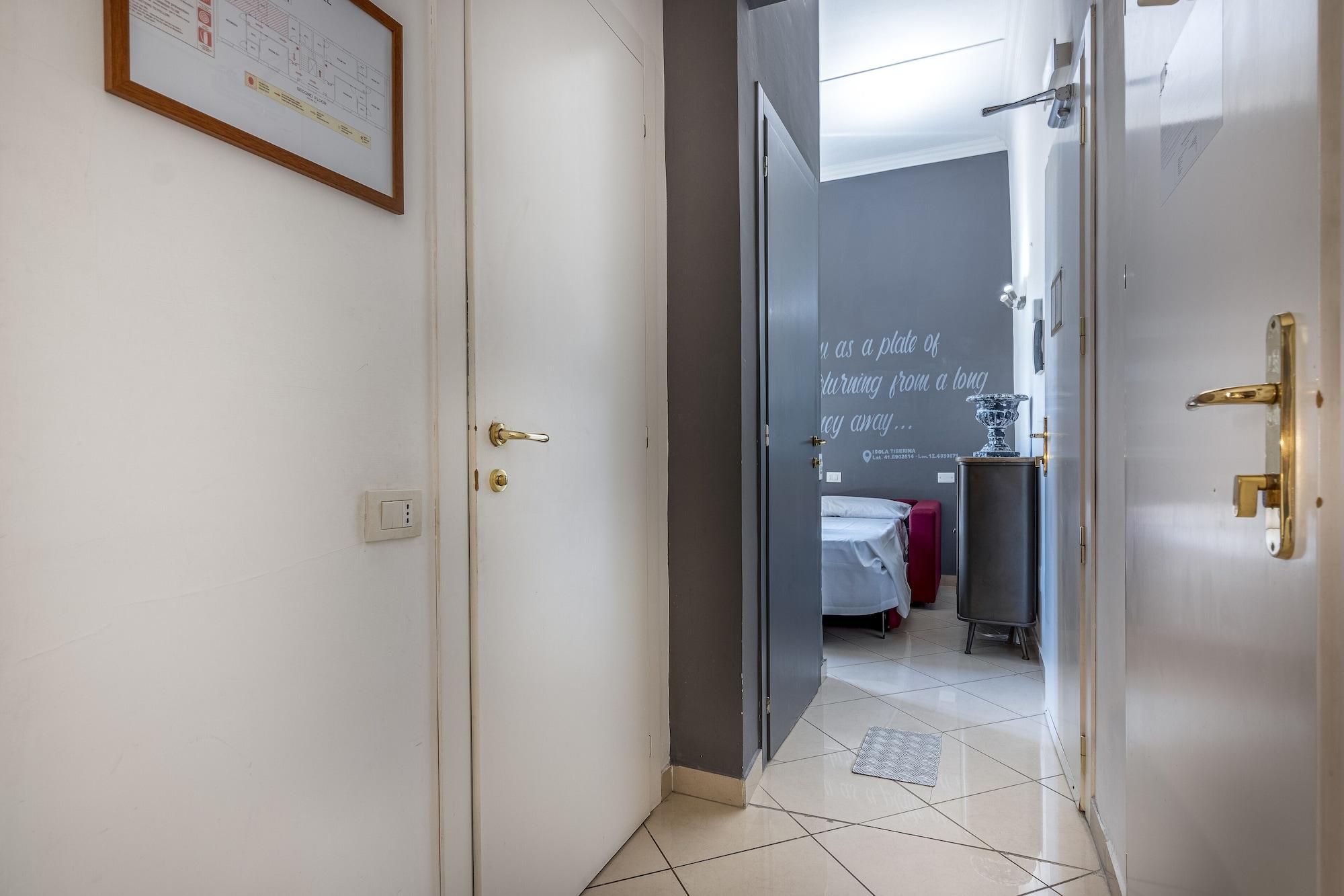 Varios Crossroad Hotel