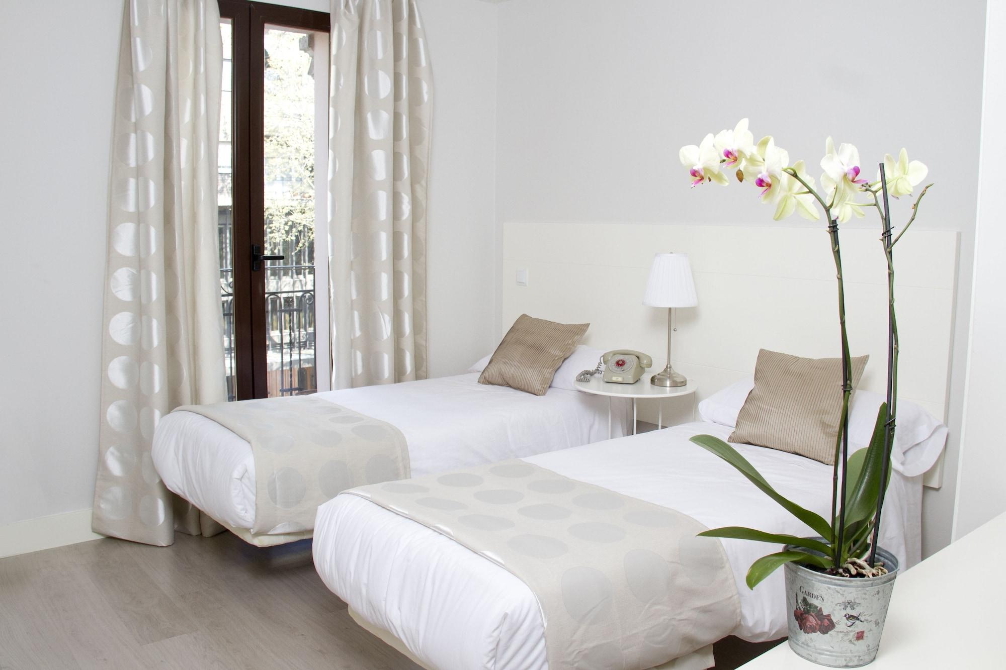 Varios 8Rooms Madrid