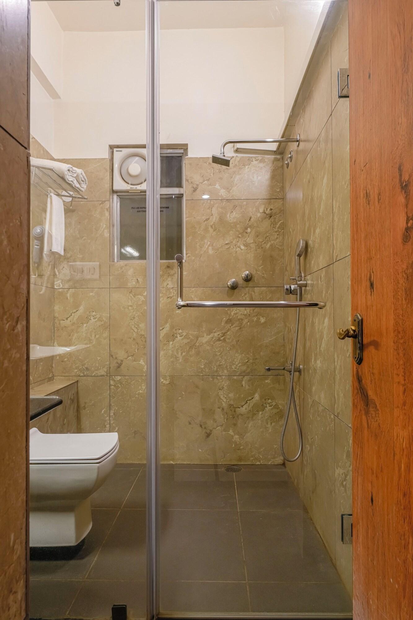 Varios Cross Roads Inn