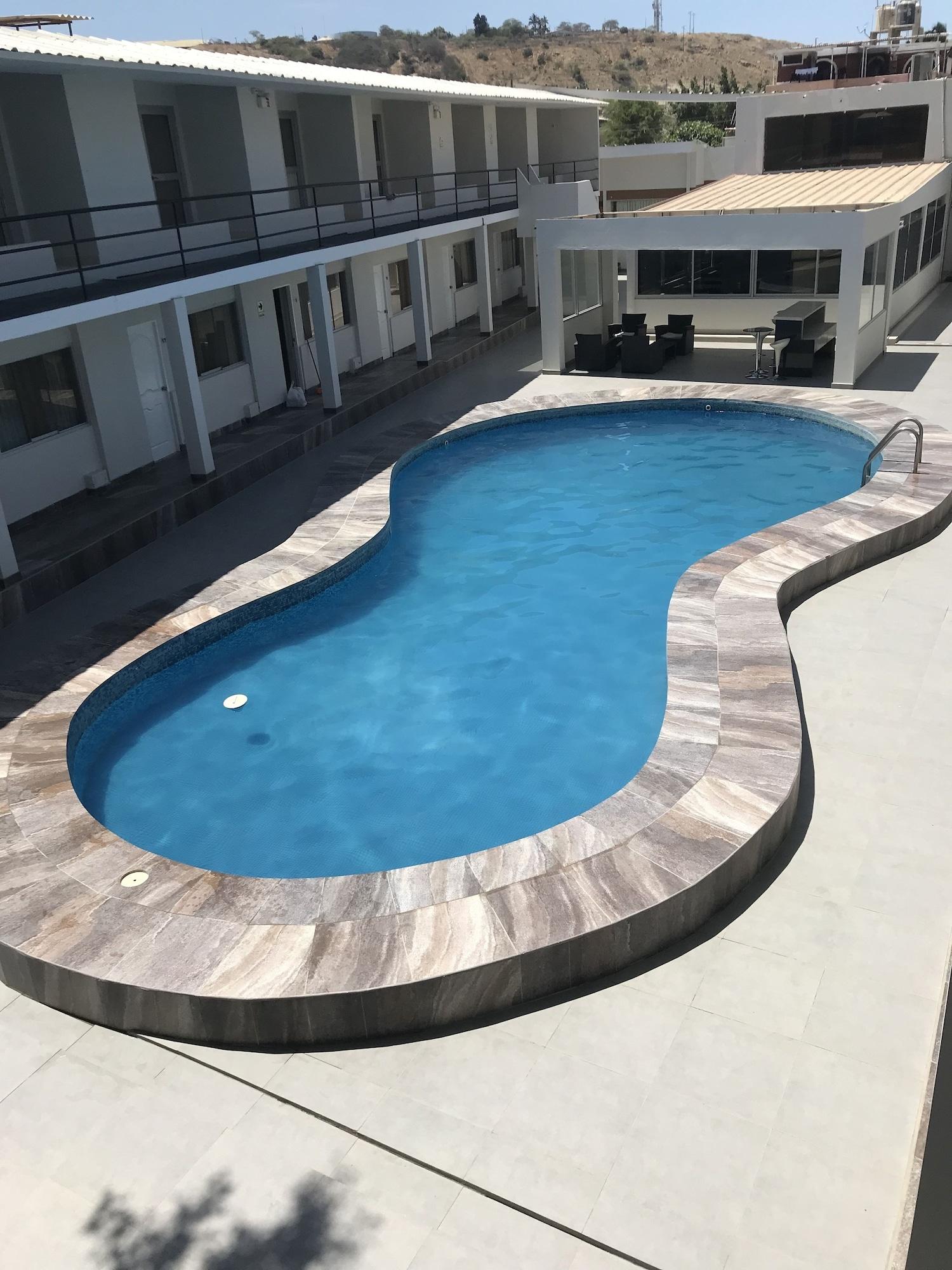 Vista Piscina El Angolo Express
