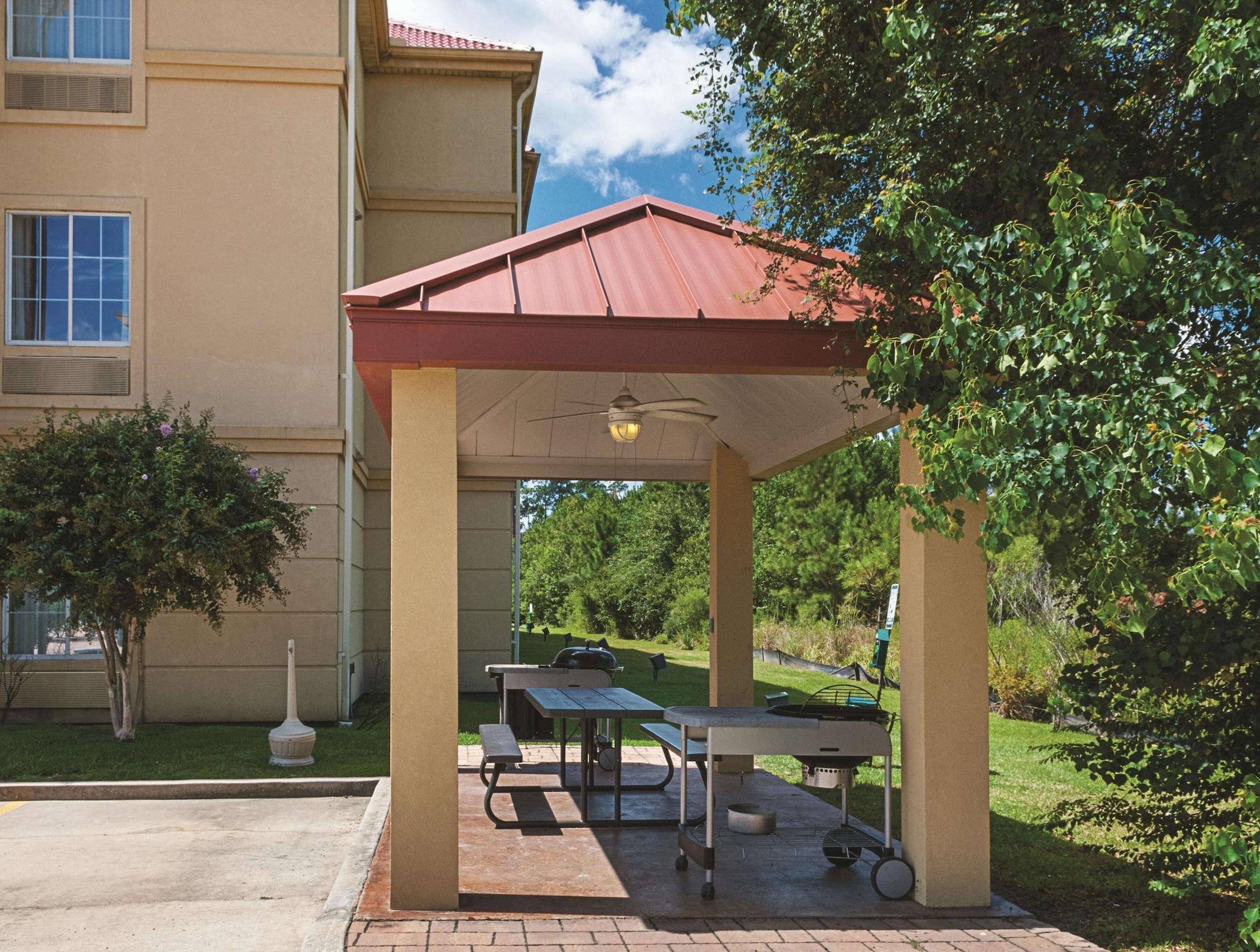 Vista Exterior La Quinta Inn & Suites by Wyndham Slidell - North Shore Area