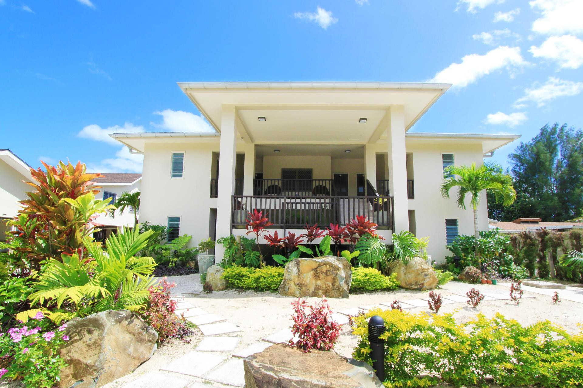 Vista Exterior Moana Sands Beachfront Villas and Apartments
