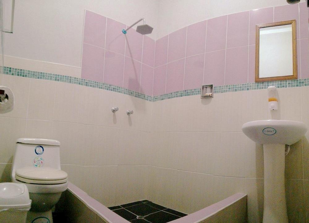 Baño Hostal Ventura Isabel