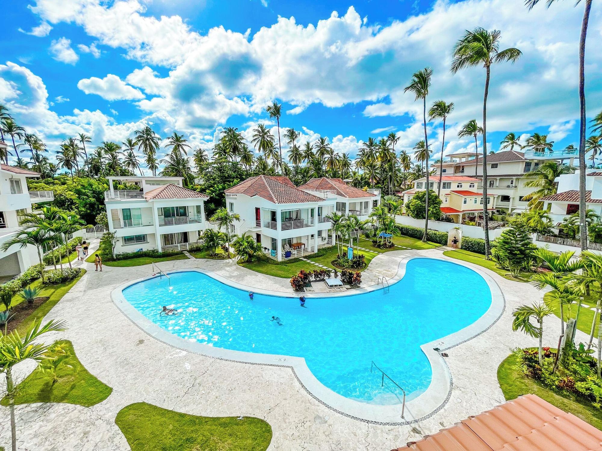 Vista Piscina CARIBBEAN MOJITO HOTEL Beach Club & SPA