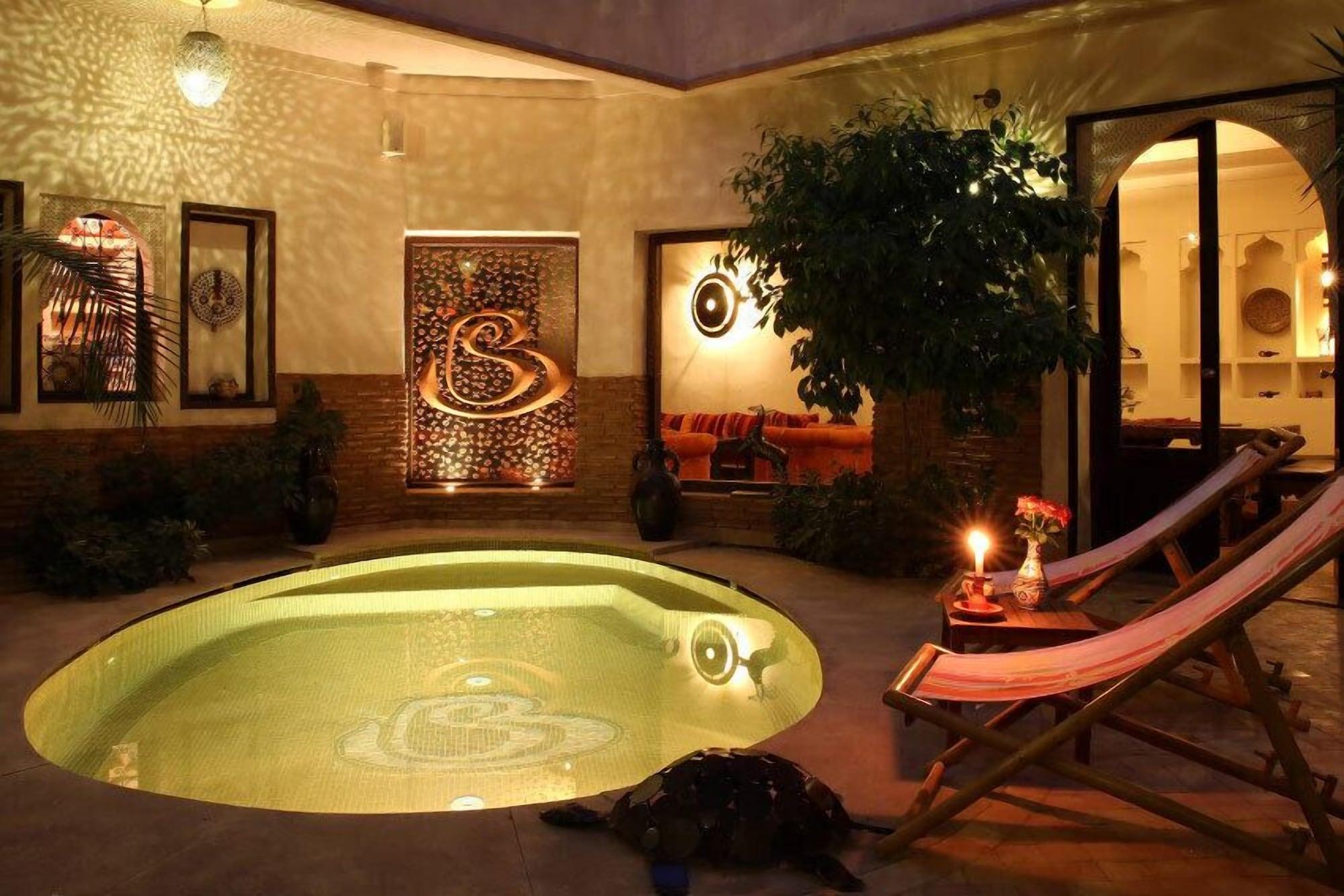 Vista Piscina Les Sources Berbères Riad & Spa