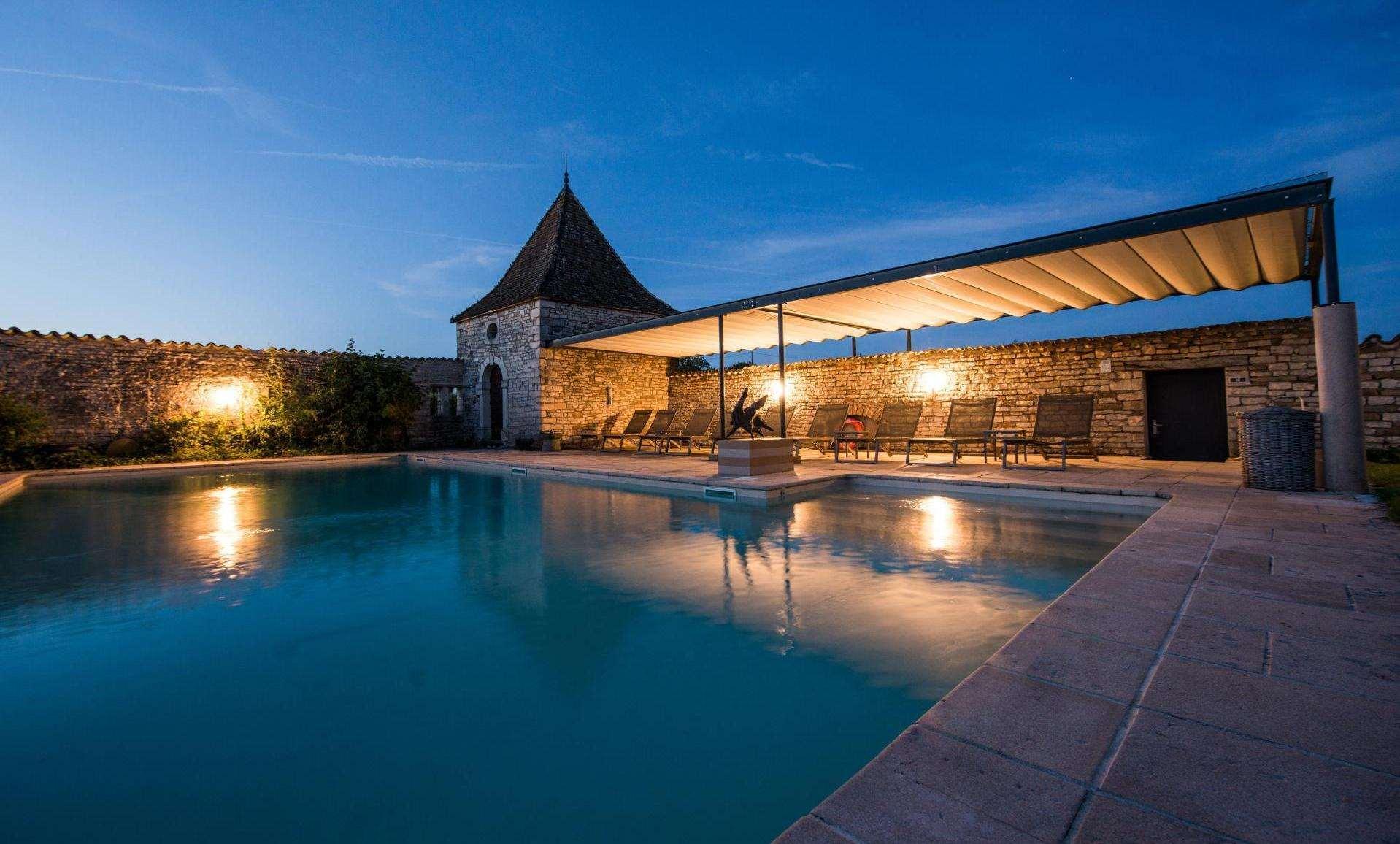 Vista Piscina Le Chateau de Besseuil