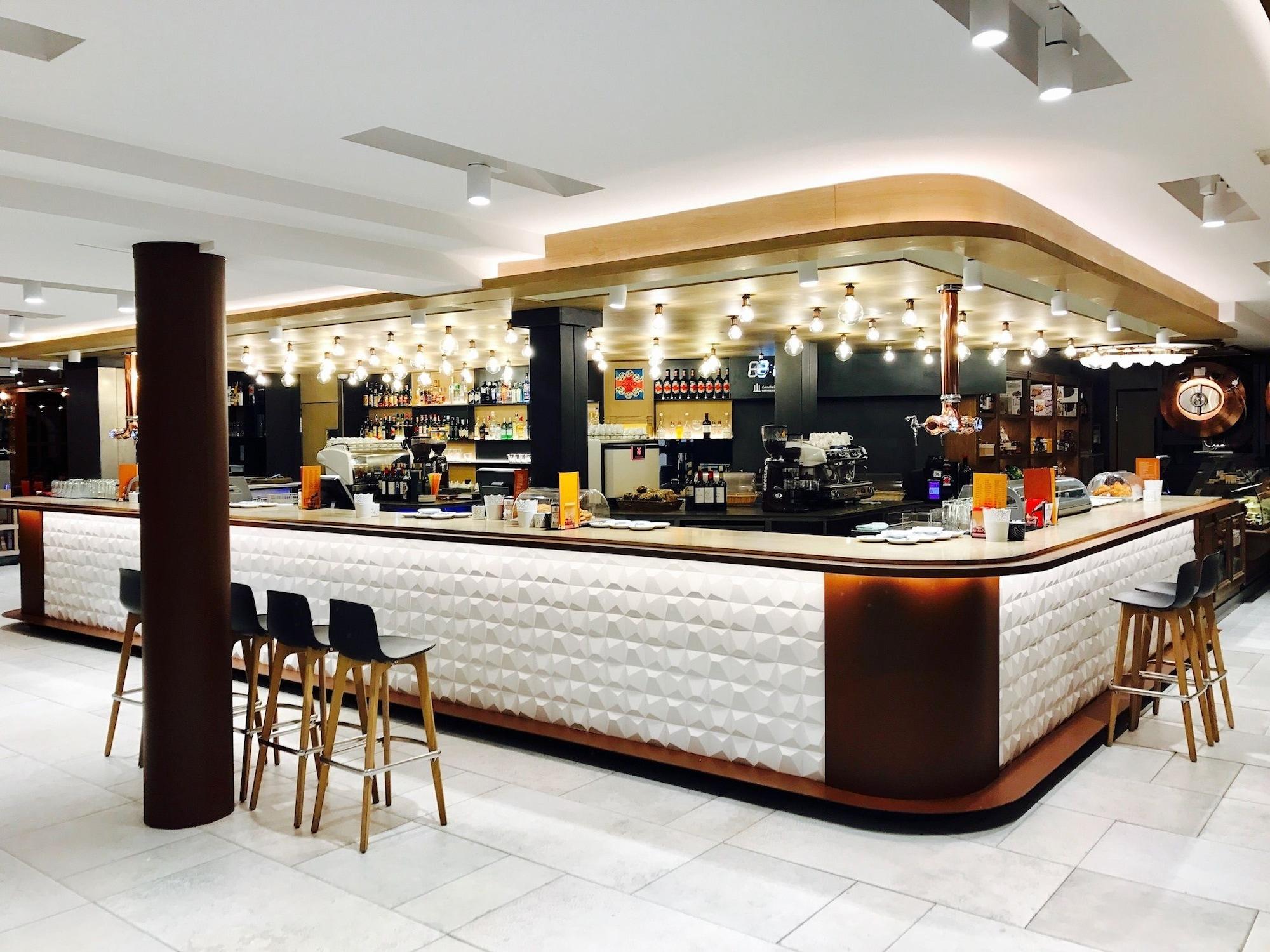 Bar/Salón Hotel El Alfoz de Burgos