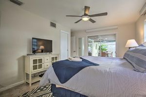 Renta temporal - Single open-concept home one block from the ocean with heated pool and lanai