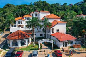 Alojamiento - West Bay Colonial