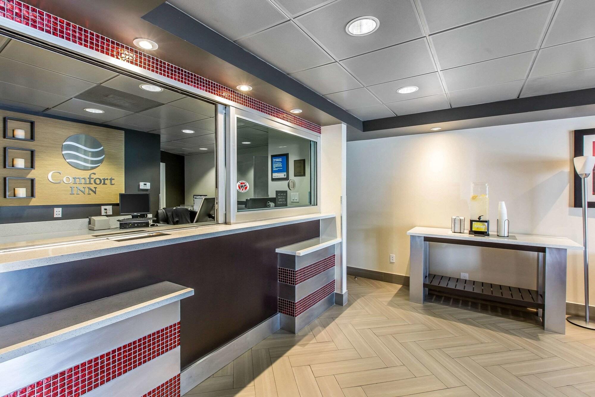 Vista Lobby Comfort Inn Los Angeles near Hollywood