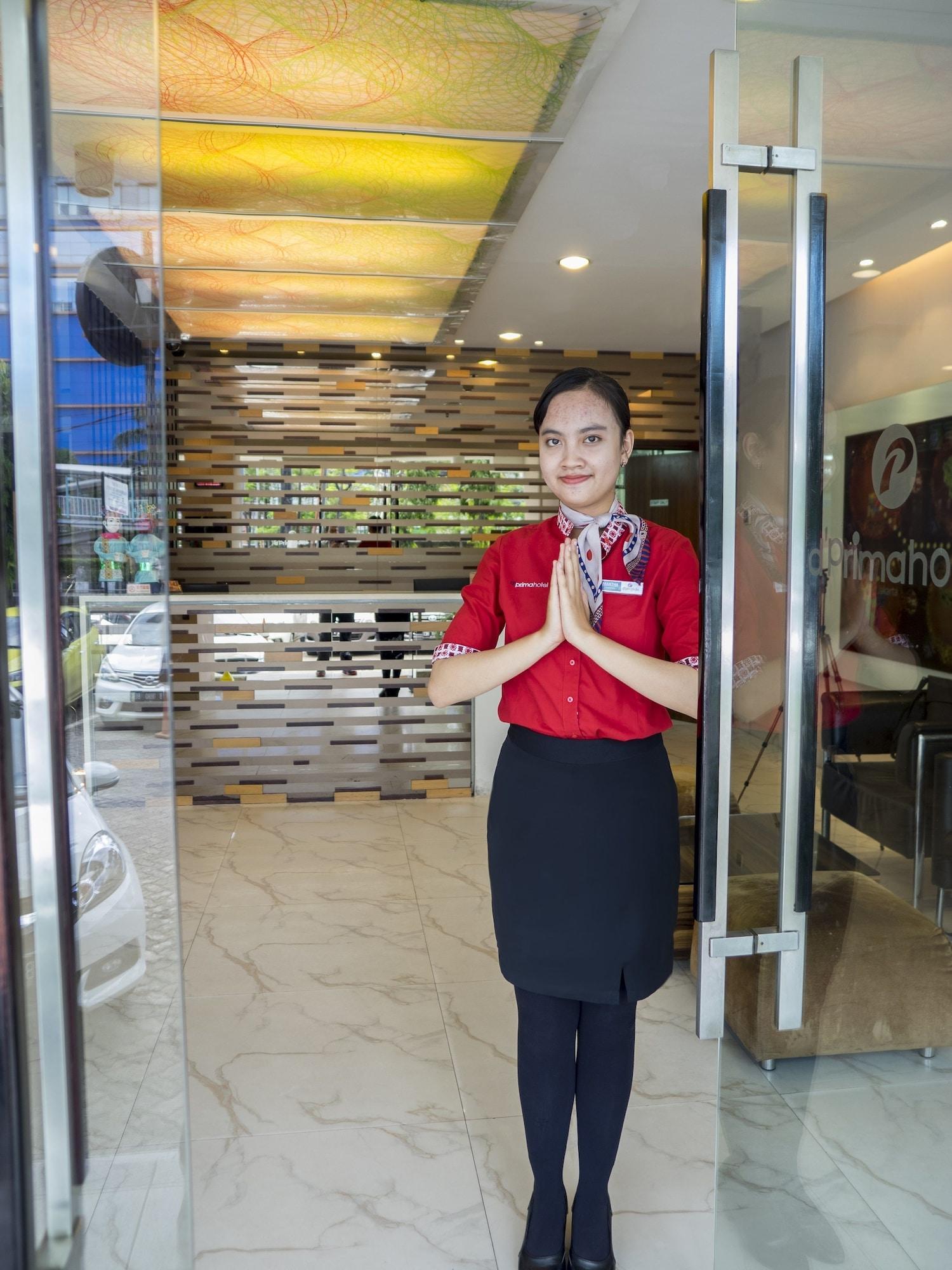 Vista Exterior d'primahotel WTC Mangga Dua