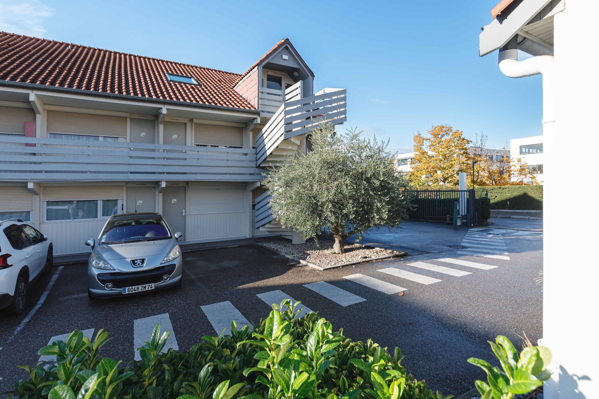 Vista Exterior Hotel Campanile Lyon Est - Bron Eurexpo