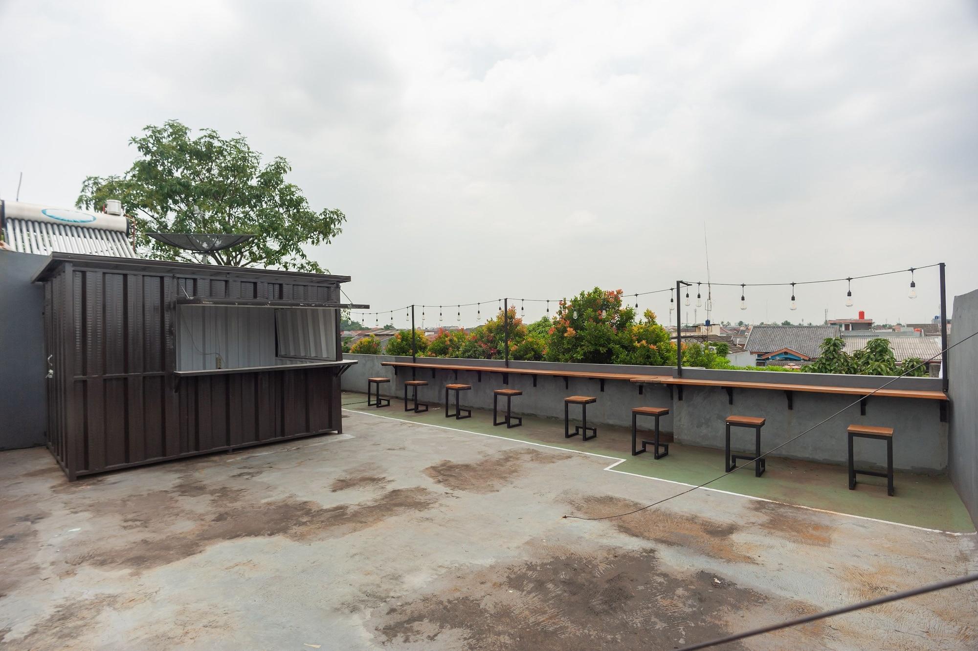 Equipamiento de Habitación RedDoorz Syariah near Grand Galaxy Park