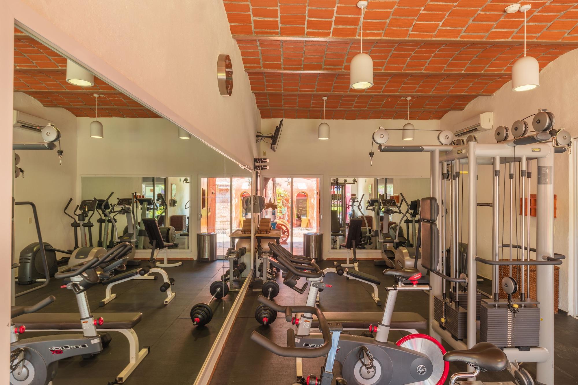Gimnasio Grand Decameron Complex Bucerias, A Trademark All-Inclusive Resort