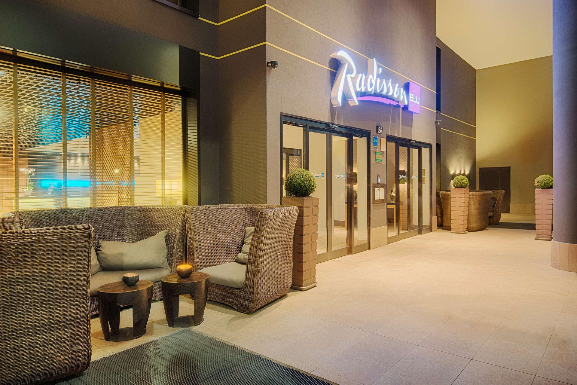 Vista Exterior Radisson Blu Hotel, Milan