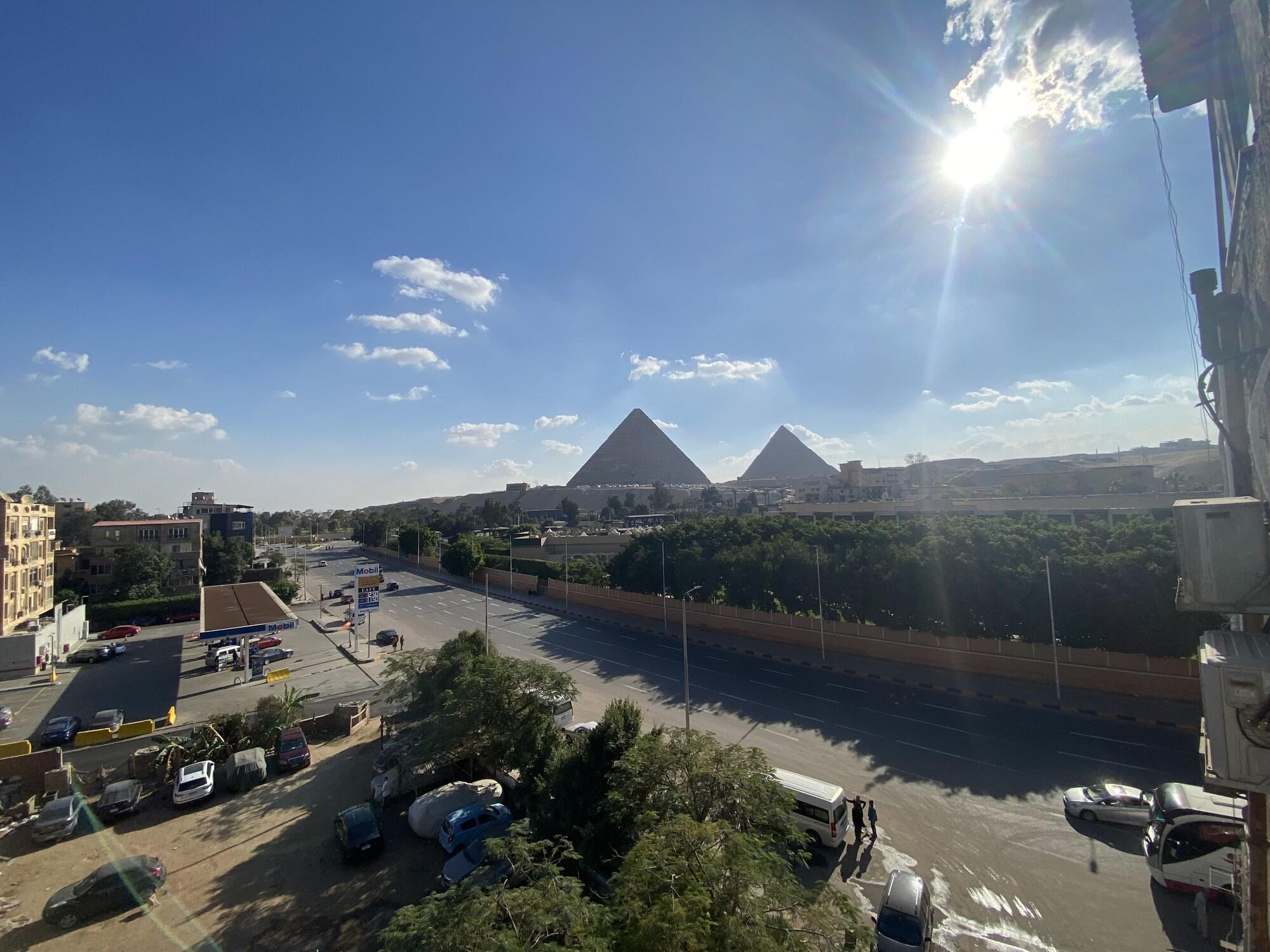 Vista Exterior A pyramids view