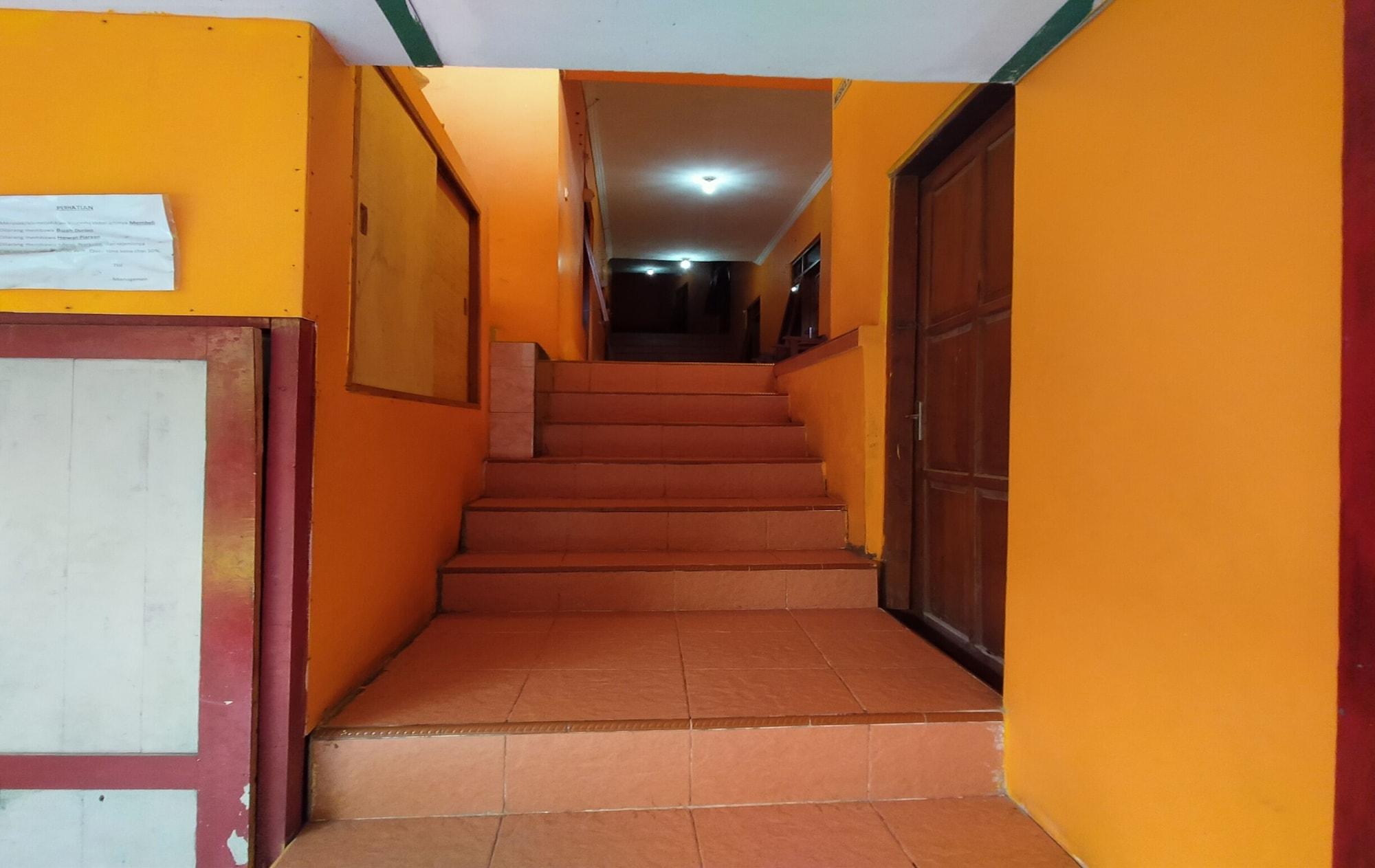 Vista Lobby HOTEL WIDODO 1 TUSTIYANI PARANGTRITIS