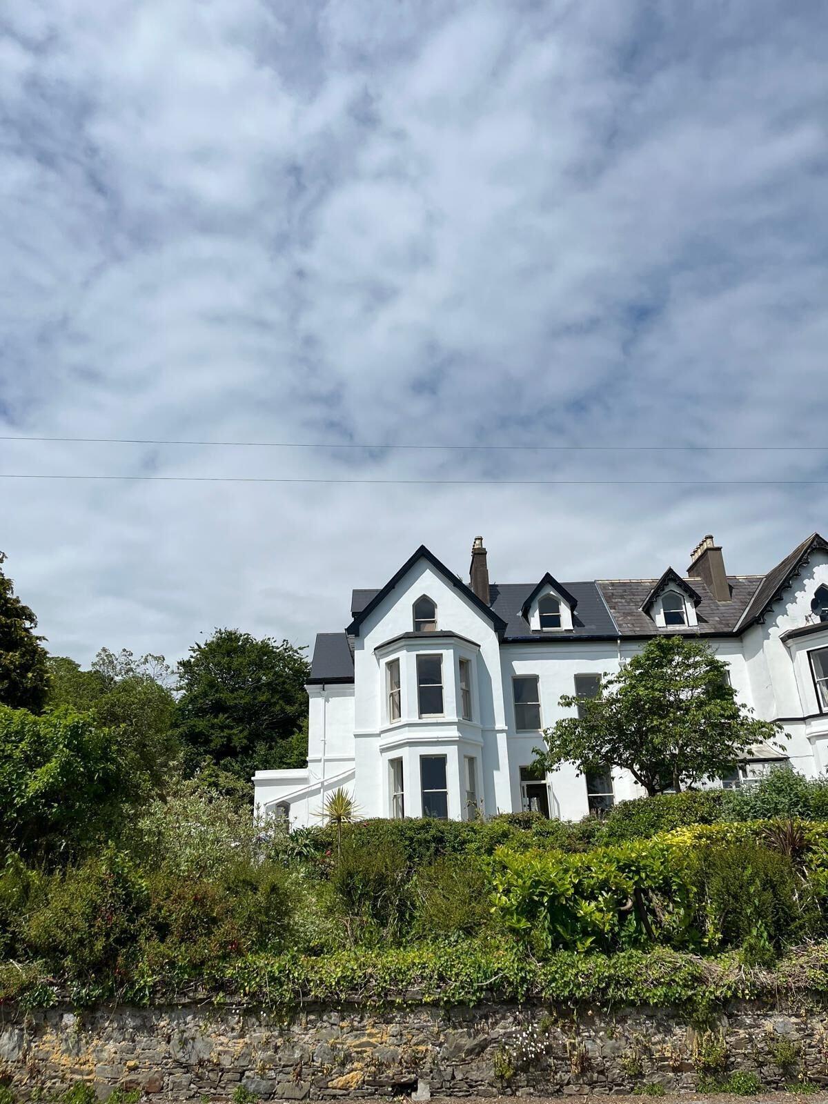 Varios Lynwood house