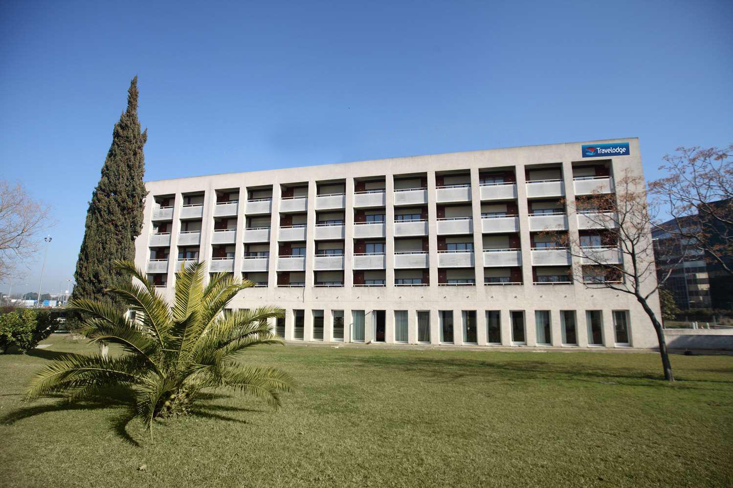 Vista Exterior Travelodge Barcelona del Vallès