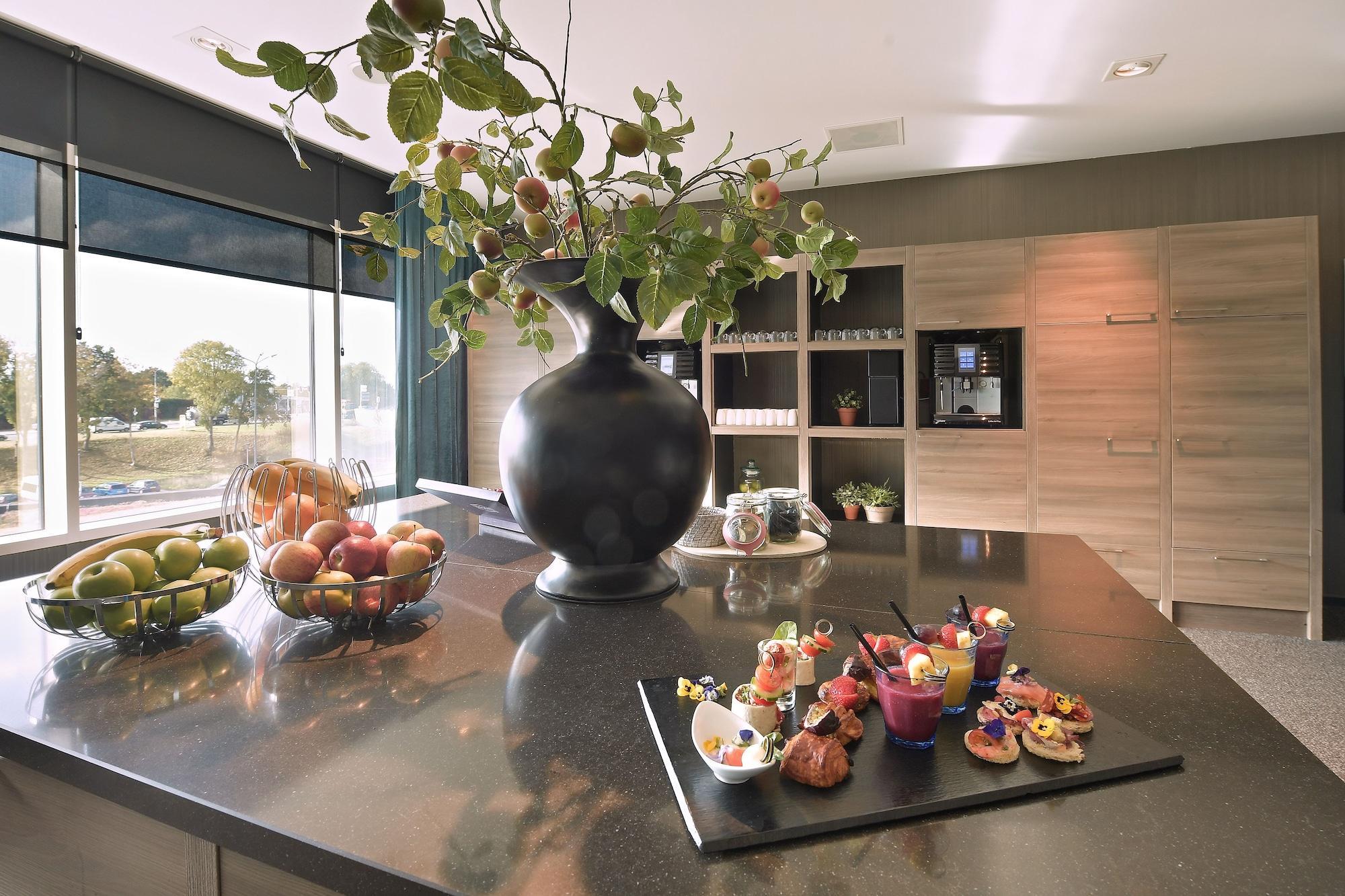 Vista Lobby Van der Valk Hotel Tiel