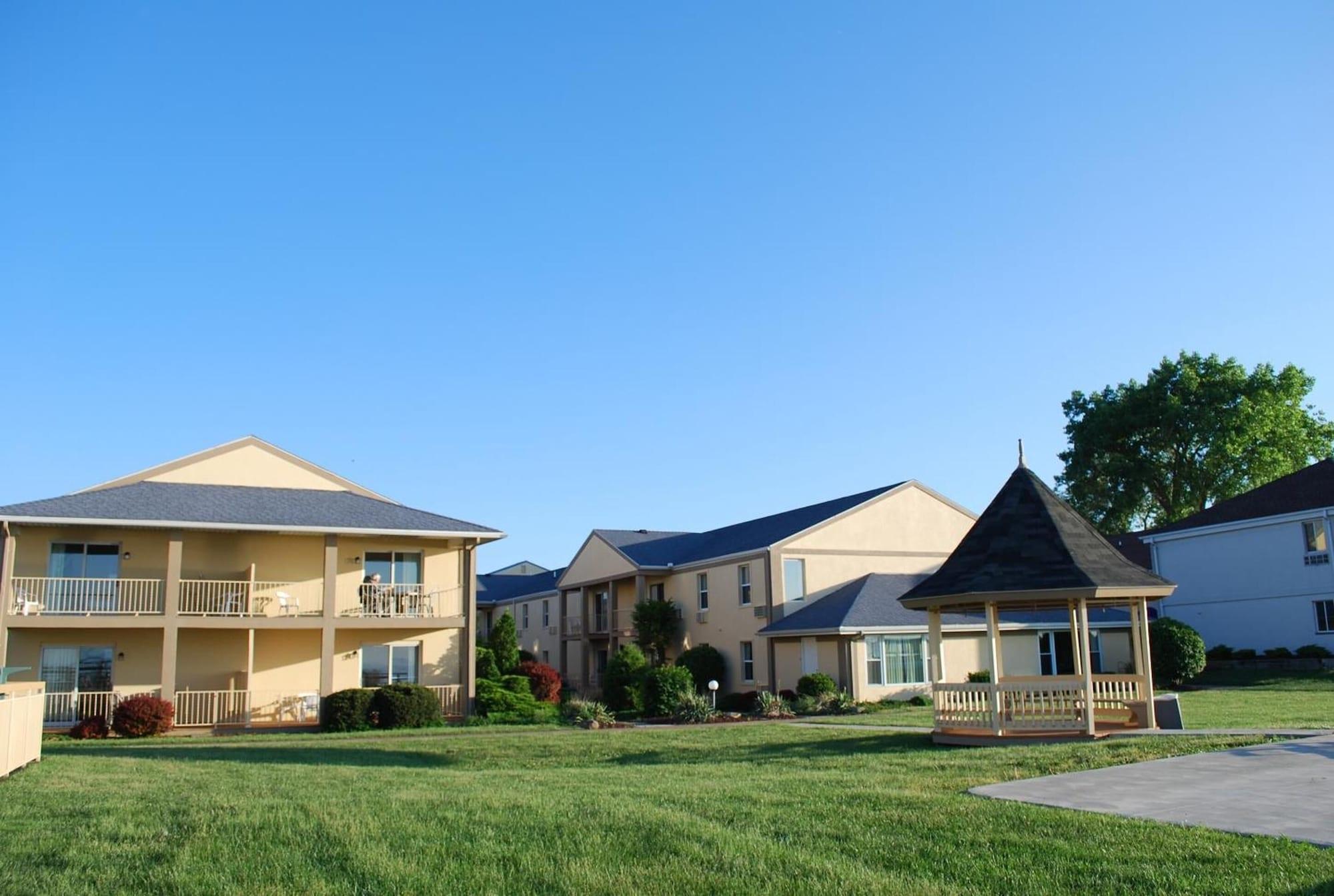 Vista Exterior Clinton Inn And Suites
