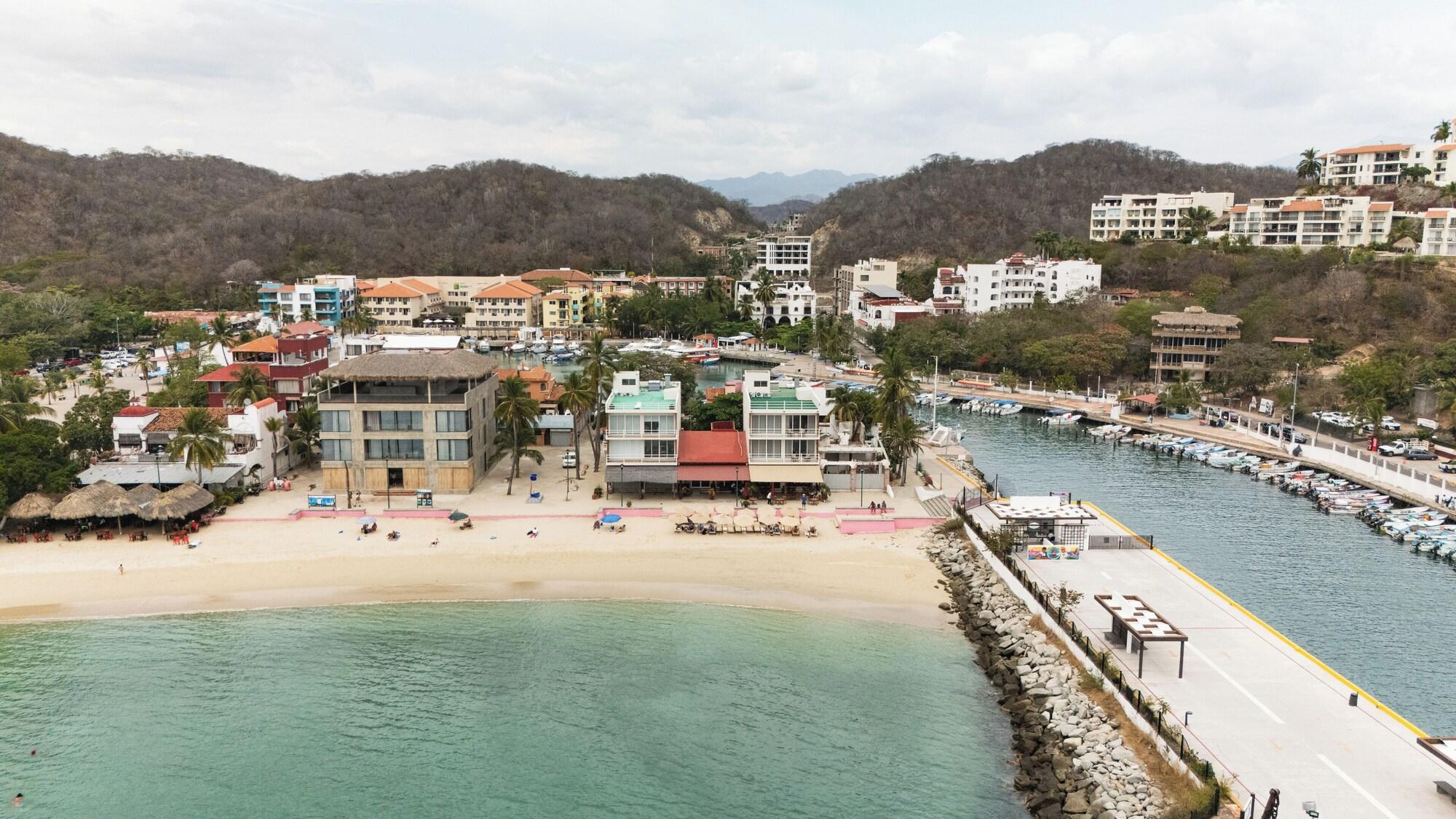 Varios La Playa Suites