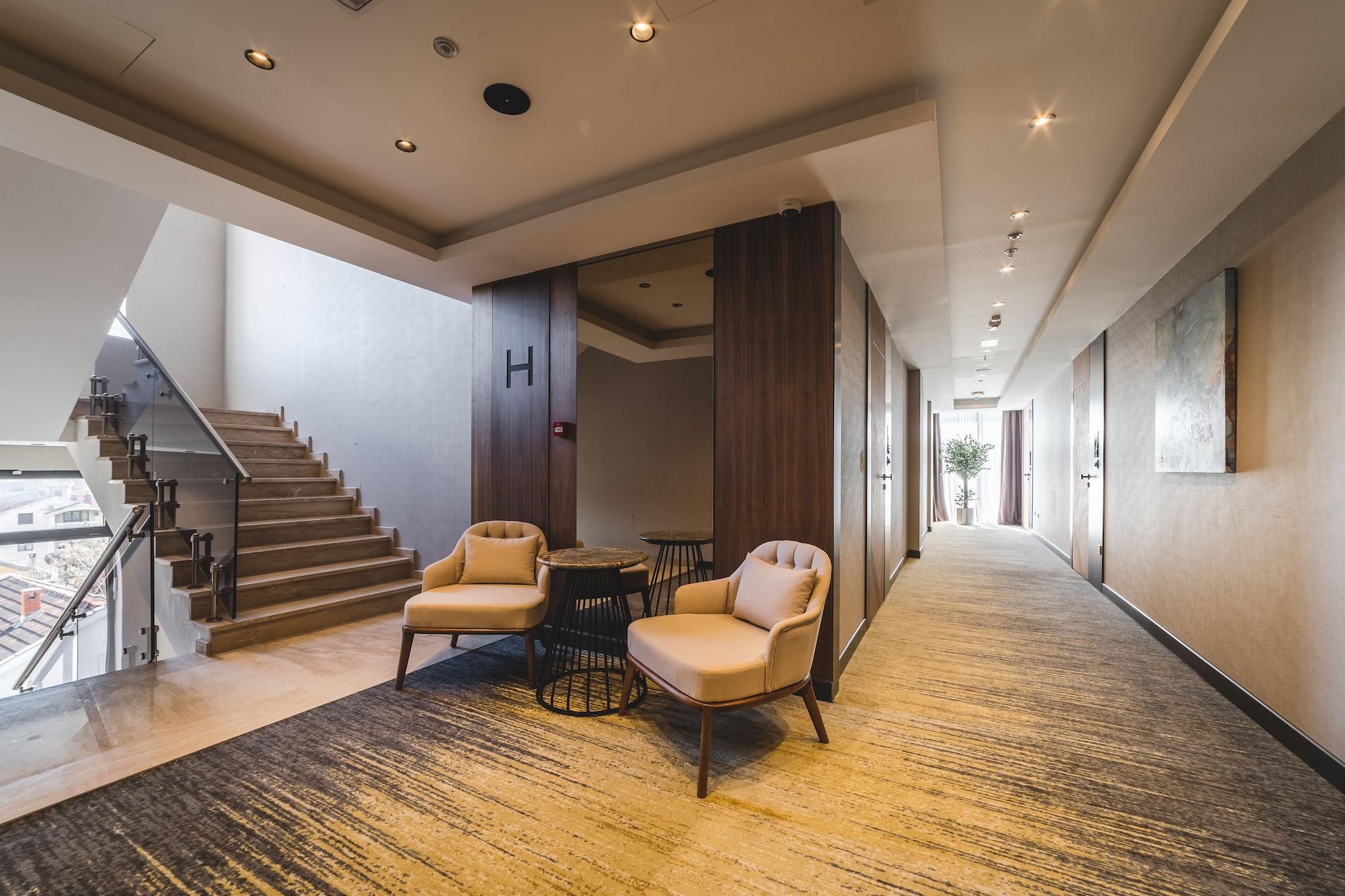 Varios BRISTOL HOTEL