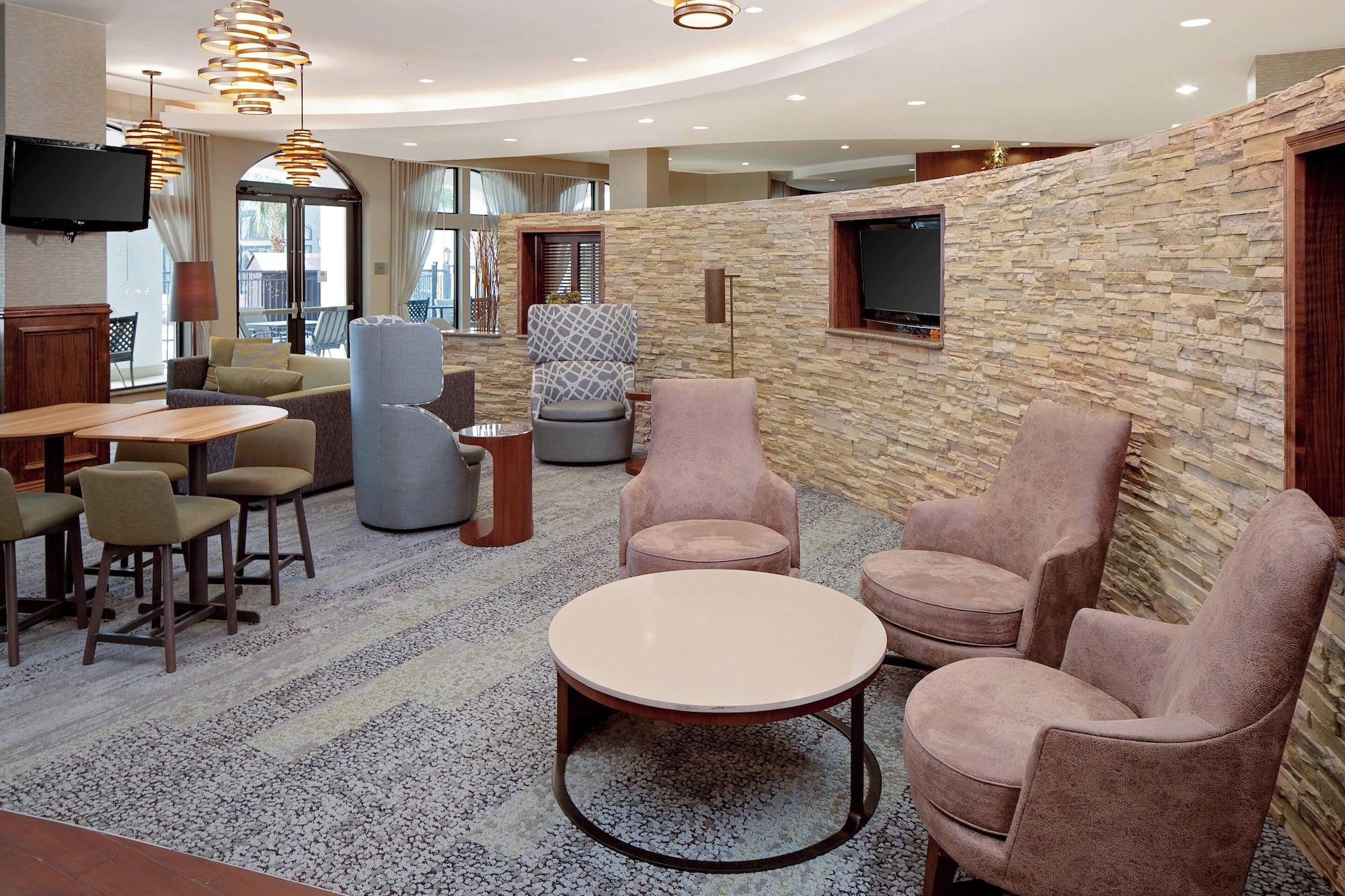 Vista Lobby Courtyard Houma
