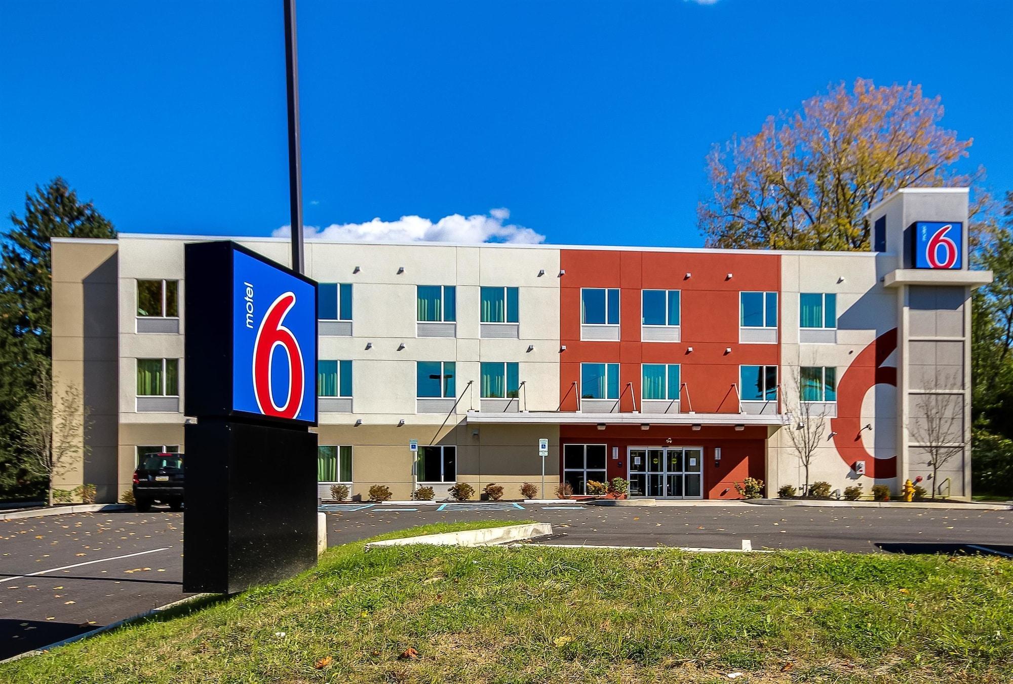 Vista Exterior Motel 6 Allentown, PA