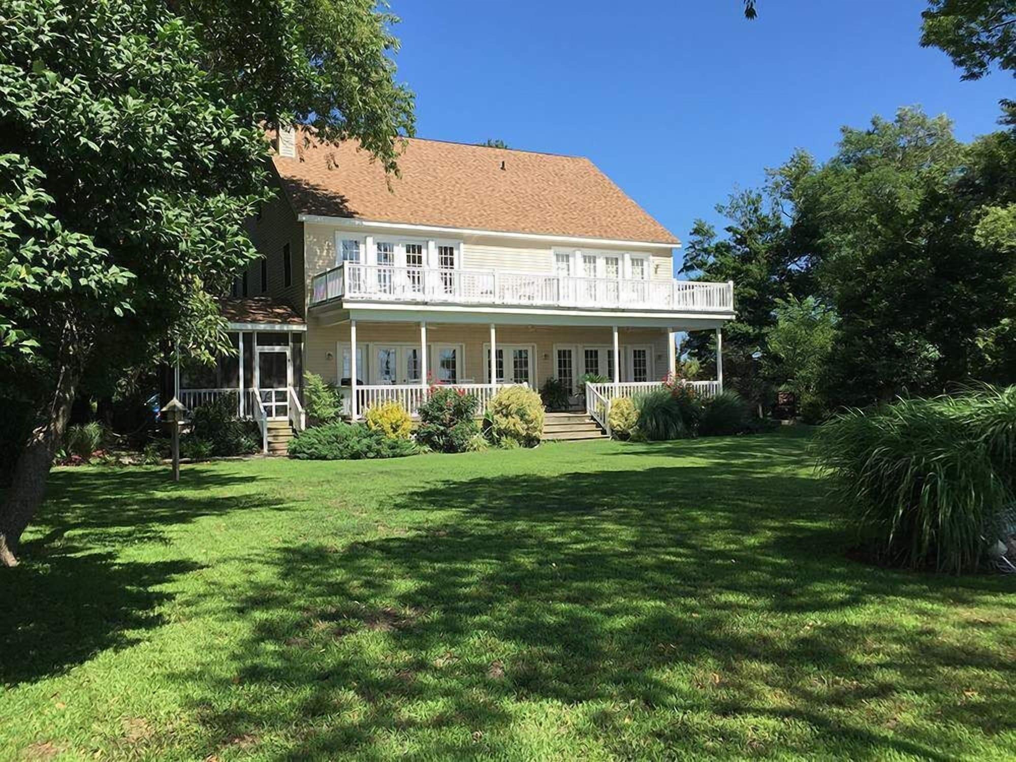 Varios The Baywood Bed & Breakfast