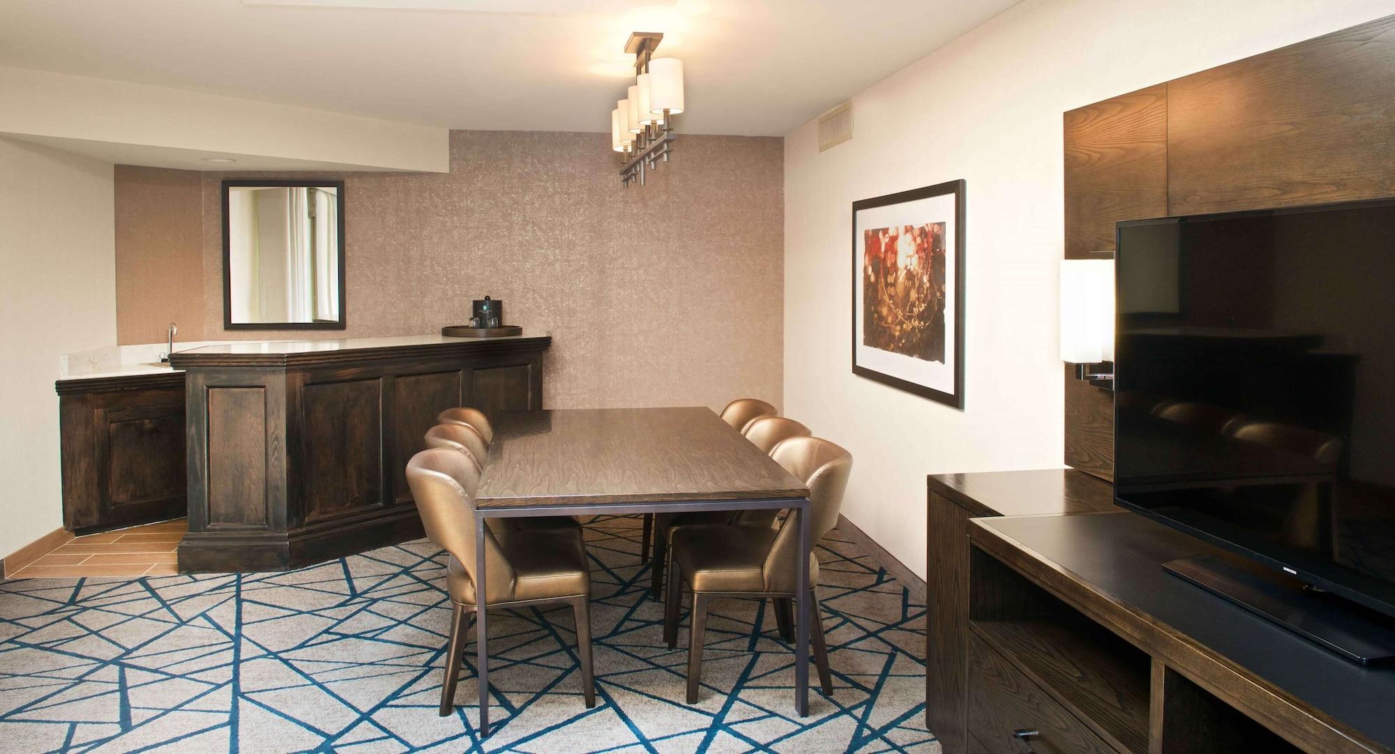 Habitación Embassy Suites by Hilton Detroit Livonia Novi