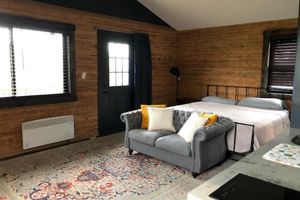 Alquiler Vacacional - Peaceful Summer Cabin for Families w/ Hot Tub, Firepit, Mountain Views & Trails!