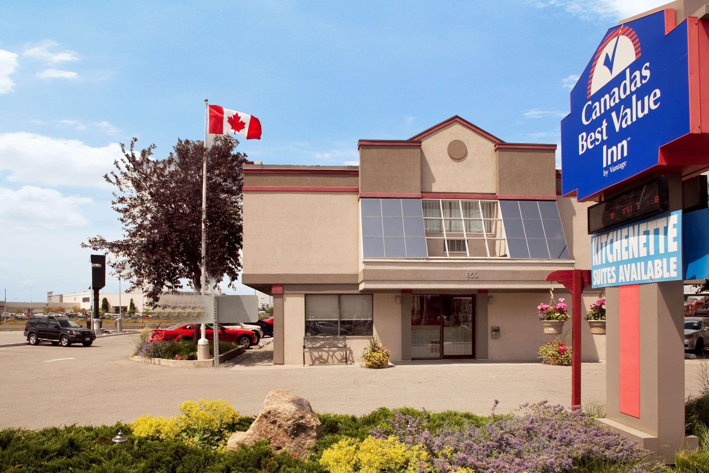 Vista Exterior Canadas Best Value Inn Toronto