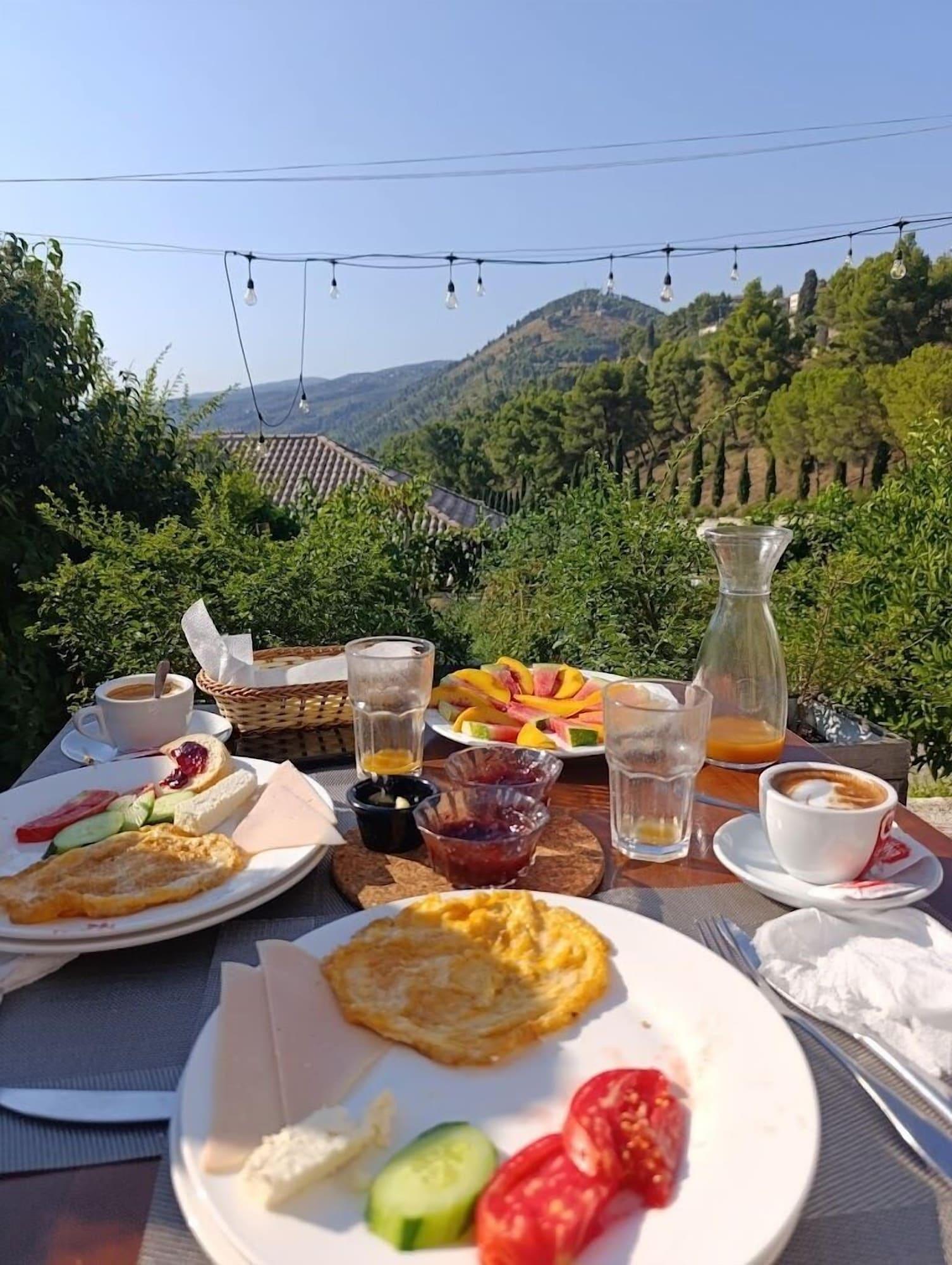Restaurant Te Gjyshi (at Grandfather)
