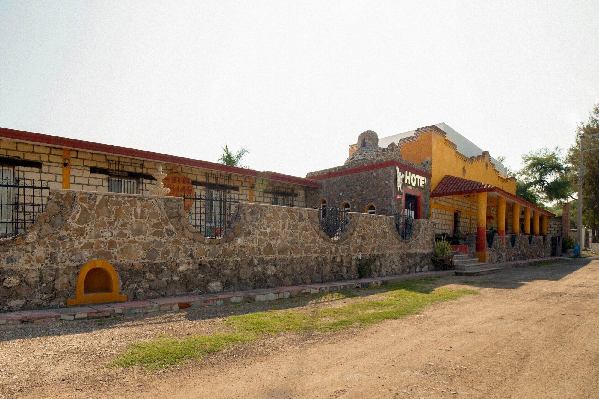 Vista Exterior OYO Hotel Villas De San Miguel Media Luna