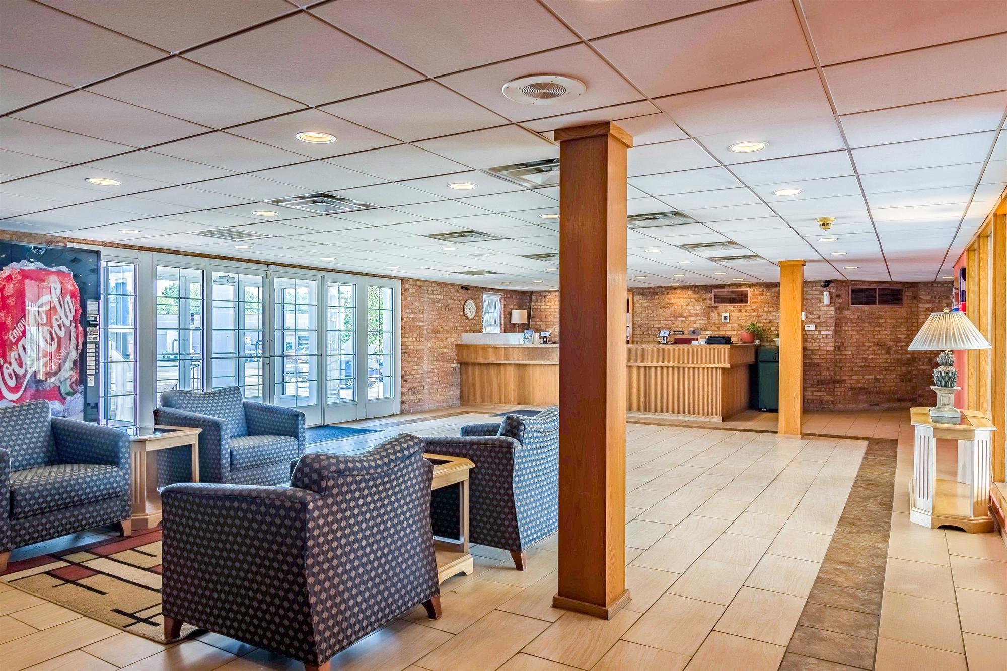 Vista Lobby Motel 6 Grand Rapids, MI - Northeast