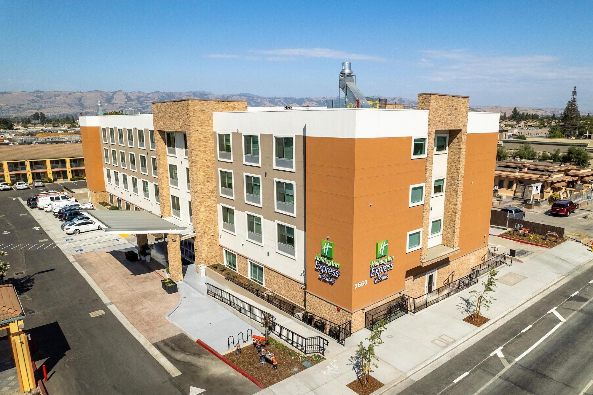 Vista Exterior Holiday Inn Express & Suites San Jose Silicon Valley by IHG