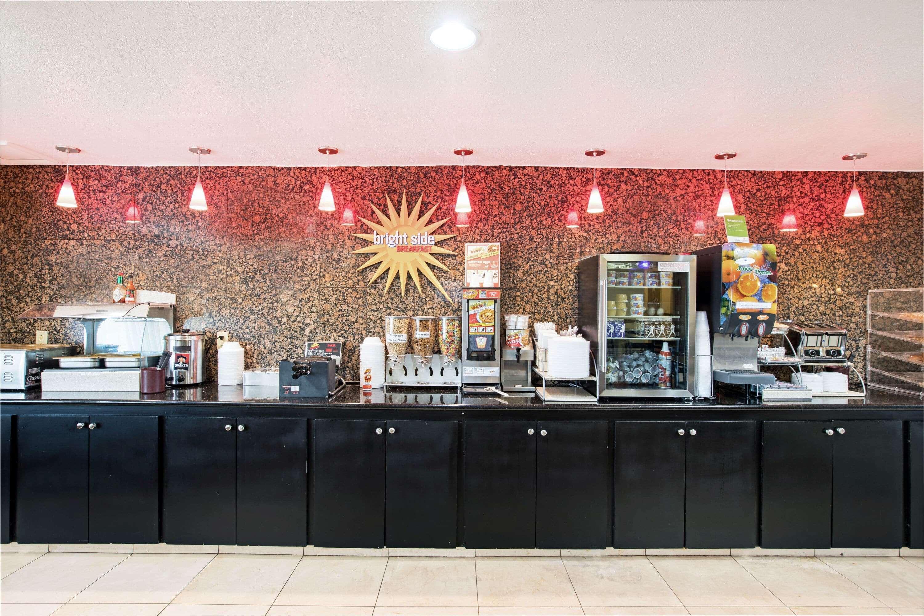 Restaurant La Quinta Inn & Suites by Wyndham Salina