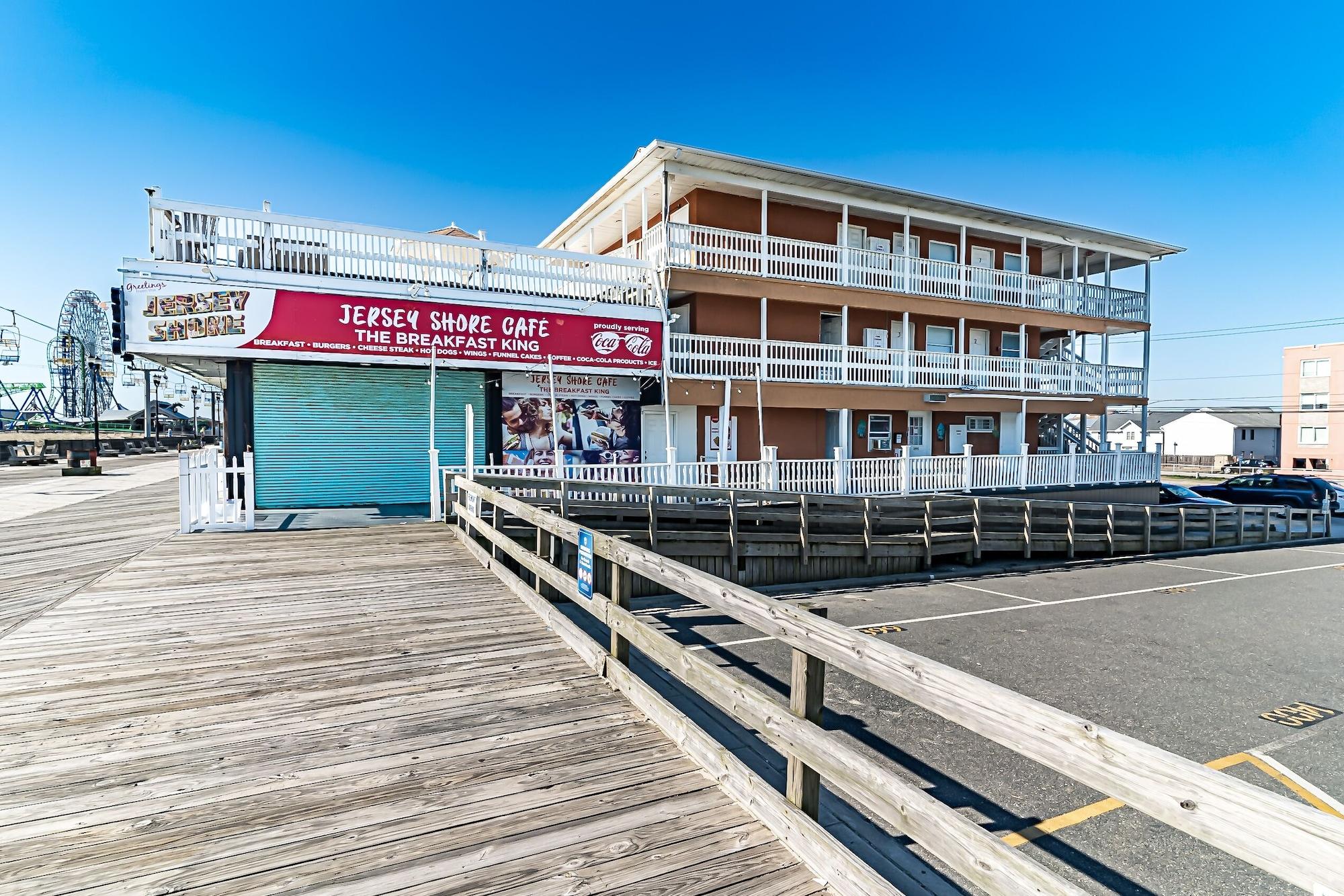 Vista Exterior Boardwalk Hotel Charlee & Beach House Rentals