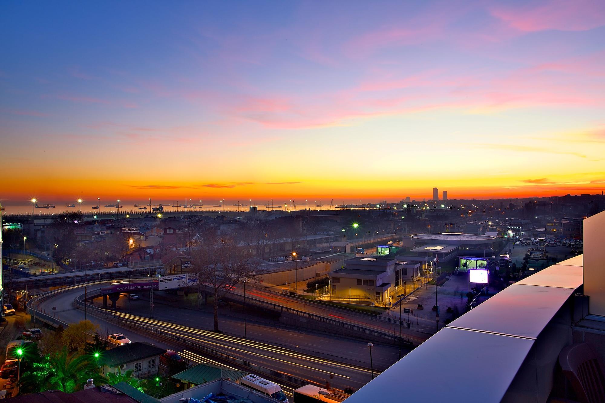 Varios Grand Hilarium Hotel