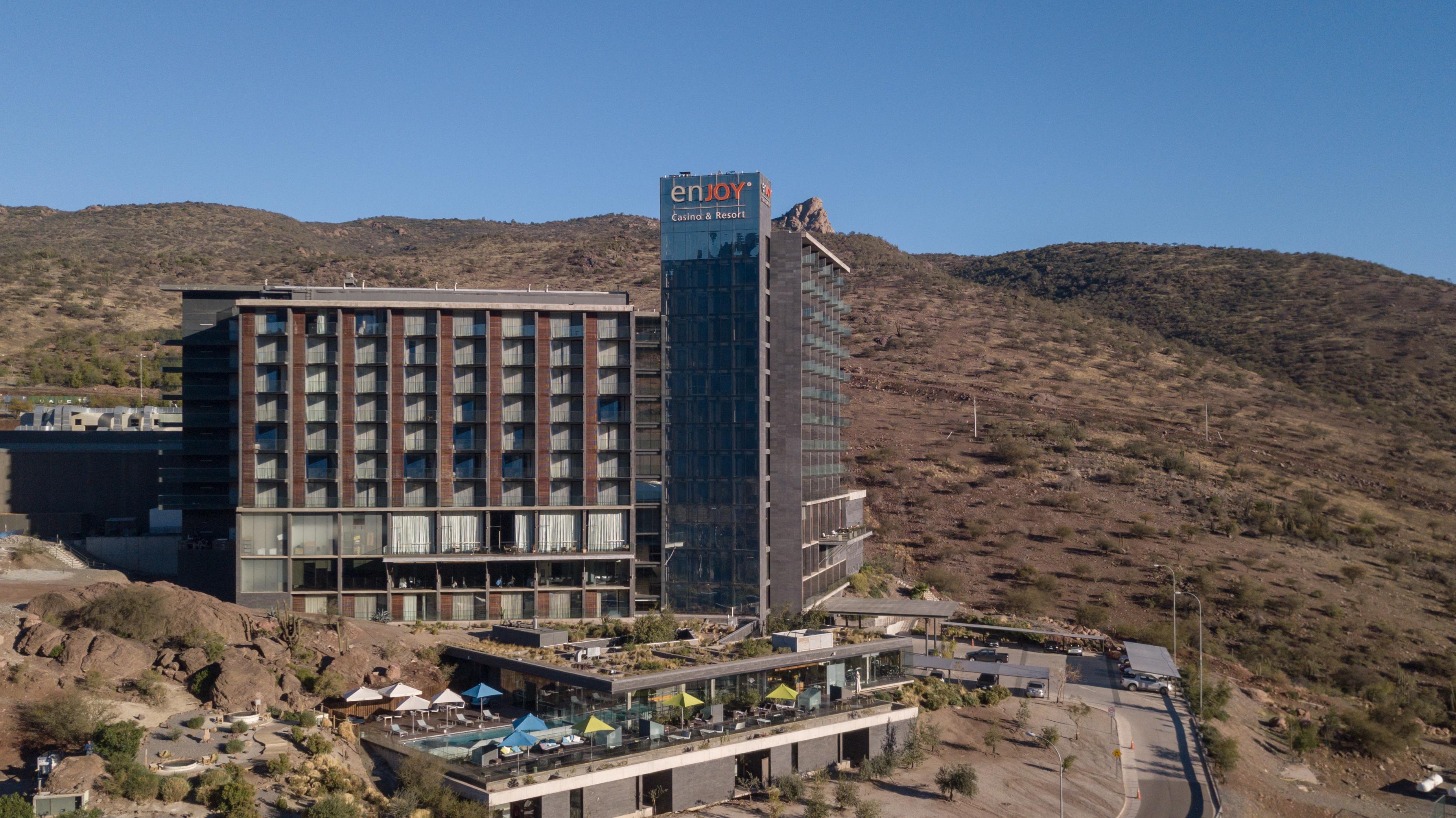 Vista Exterior Enjoy Santiago - Hotel del Valle