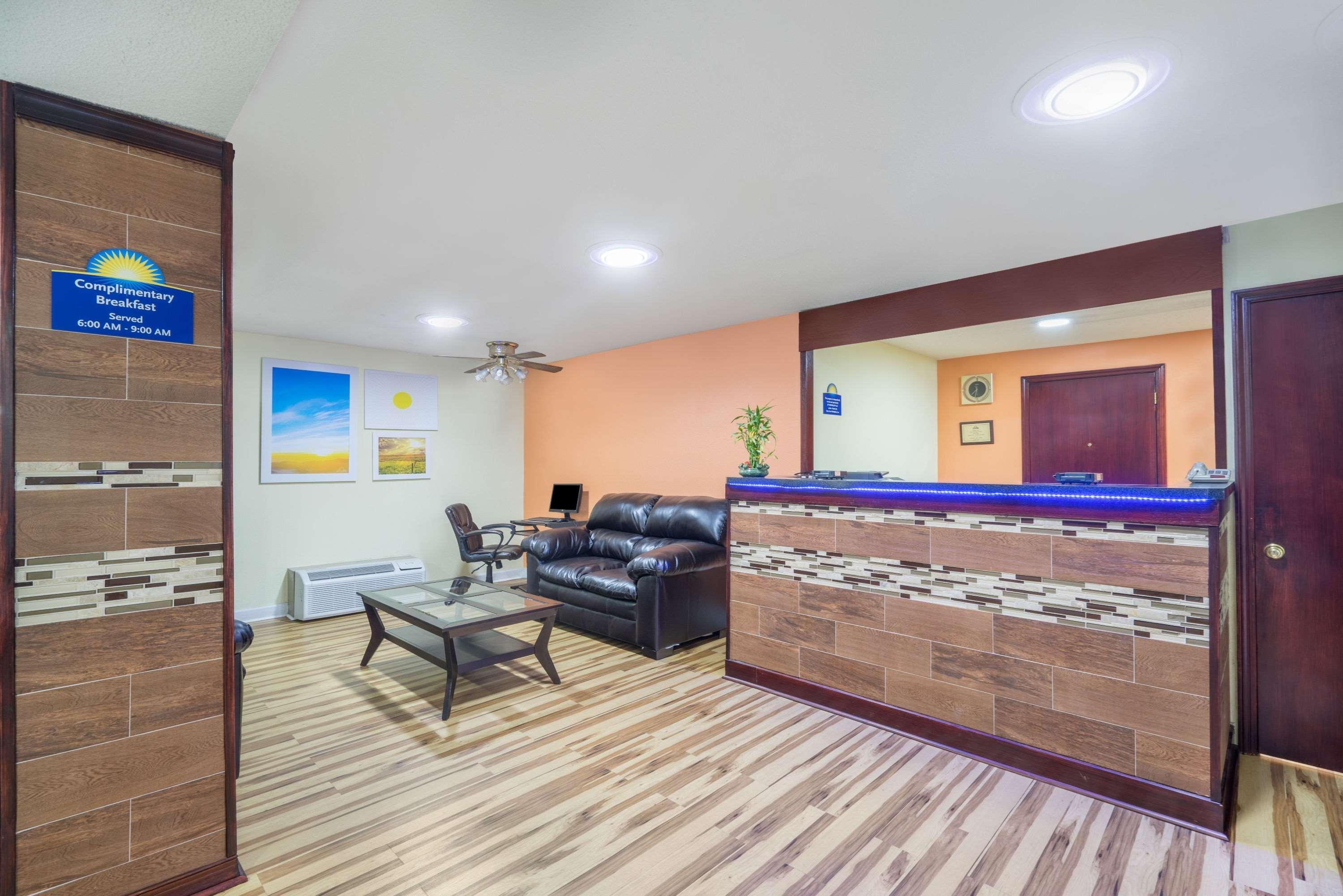 Vista Lobby Days Inn by Wyndham Statesville